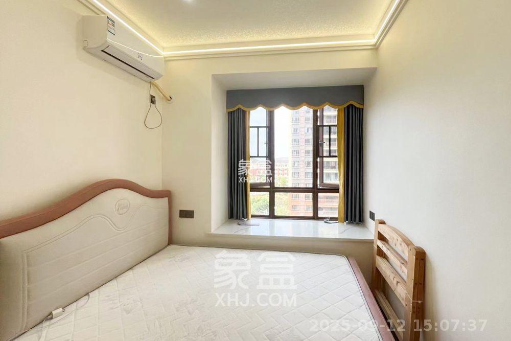 长龙湾 4室2厅2卫 2800.0元/月 长龙湾 4室2厅2卫 2800.0元/月室内图