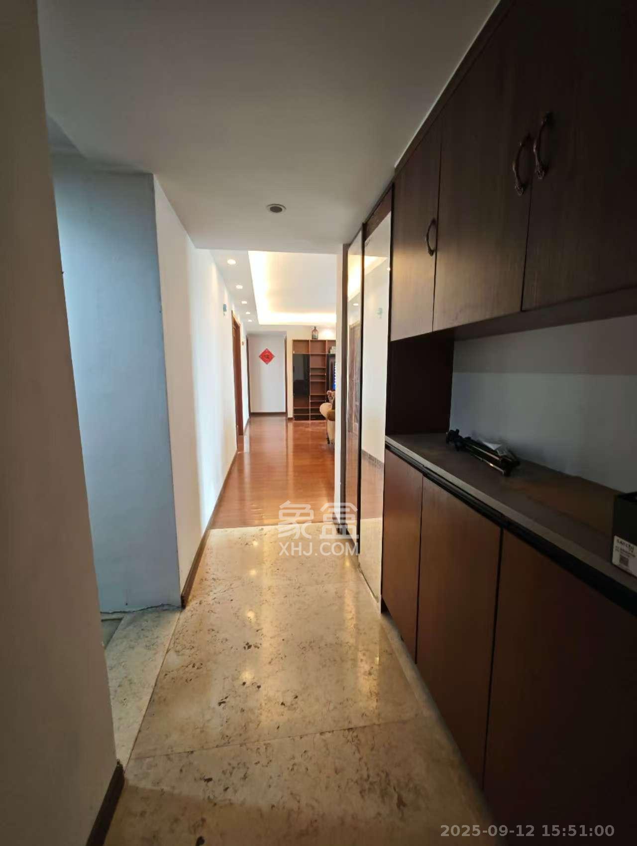 万科城  4室2厅2卫    3200.0元/月室内图