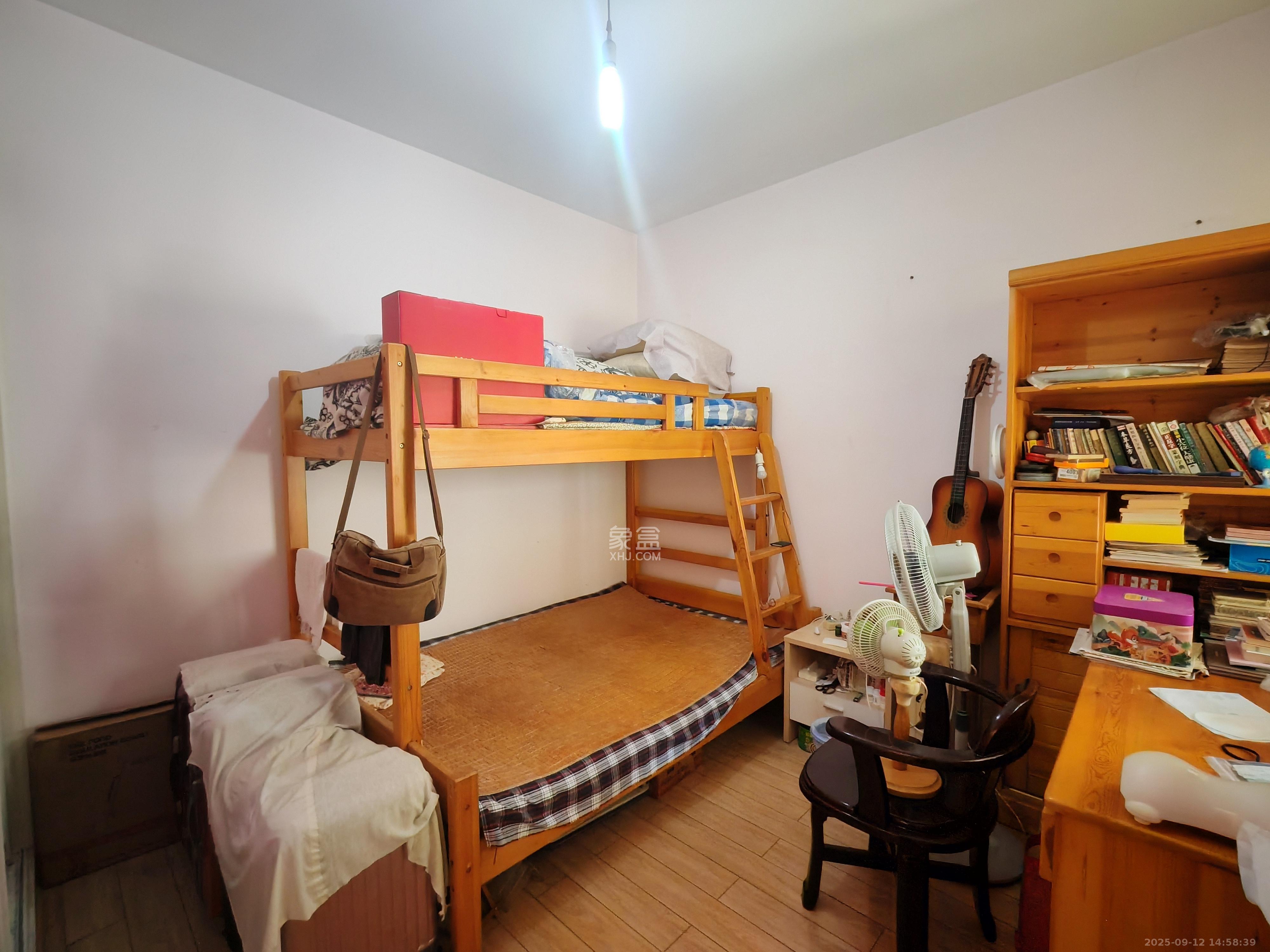 星语林名园  3室2厅2卫    2000.0元/月室内图