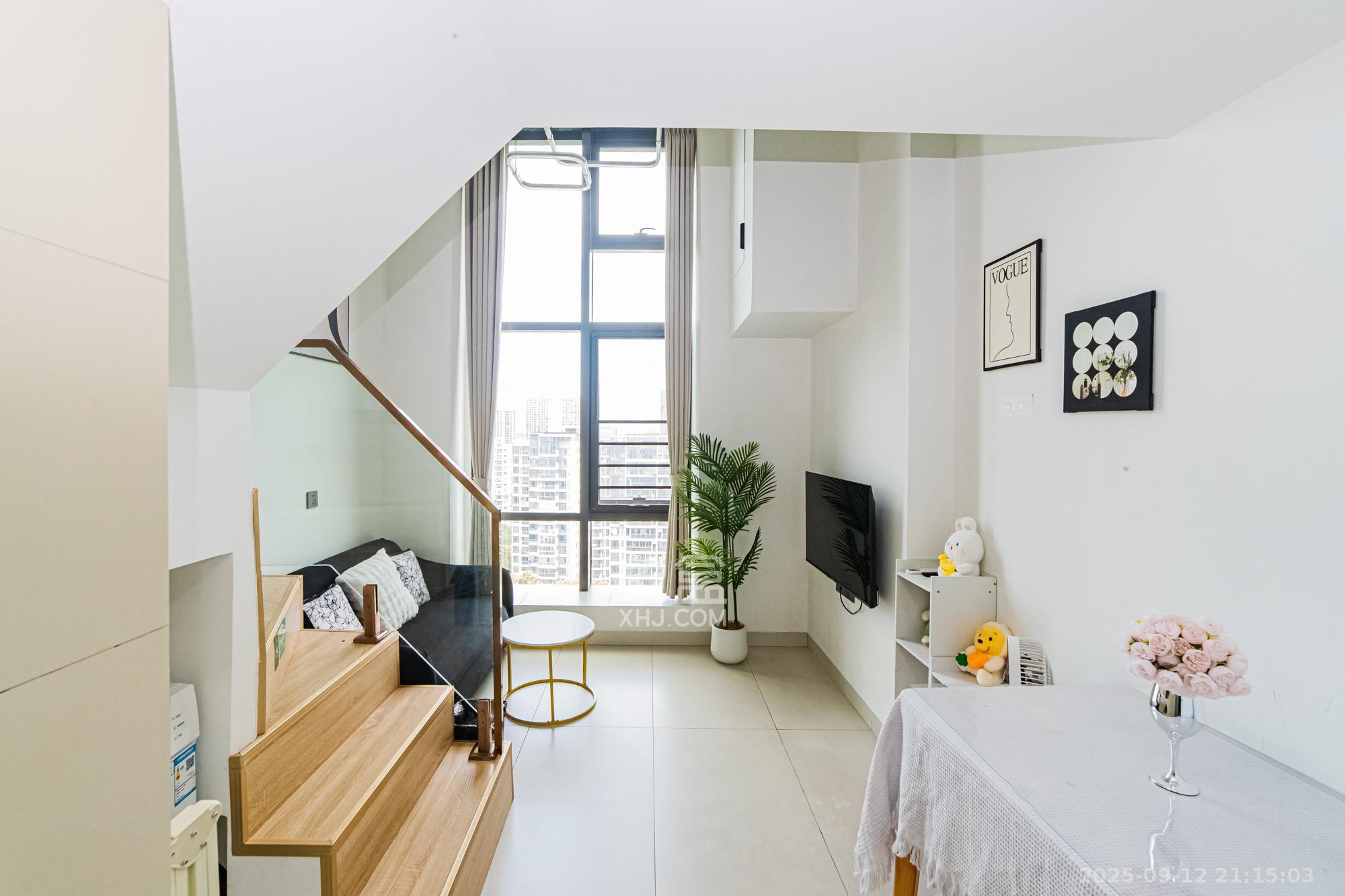 珠江花城好世界  1室1厅1卫    35.0万客厅