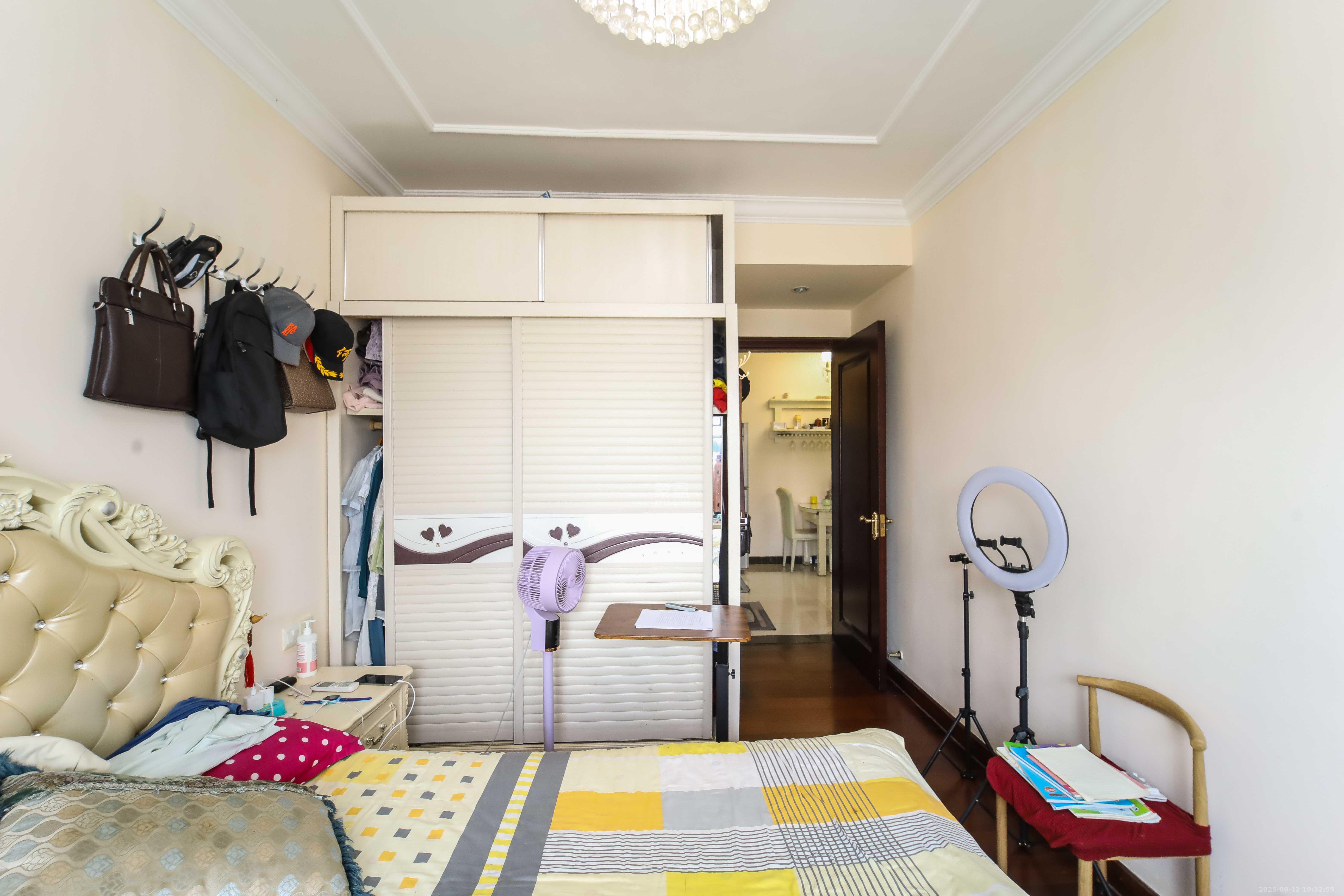 恒大江湾 3室1厅1卫 94.8万 恒大江湾 3室1厅1卫 94.8万卧室