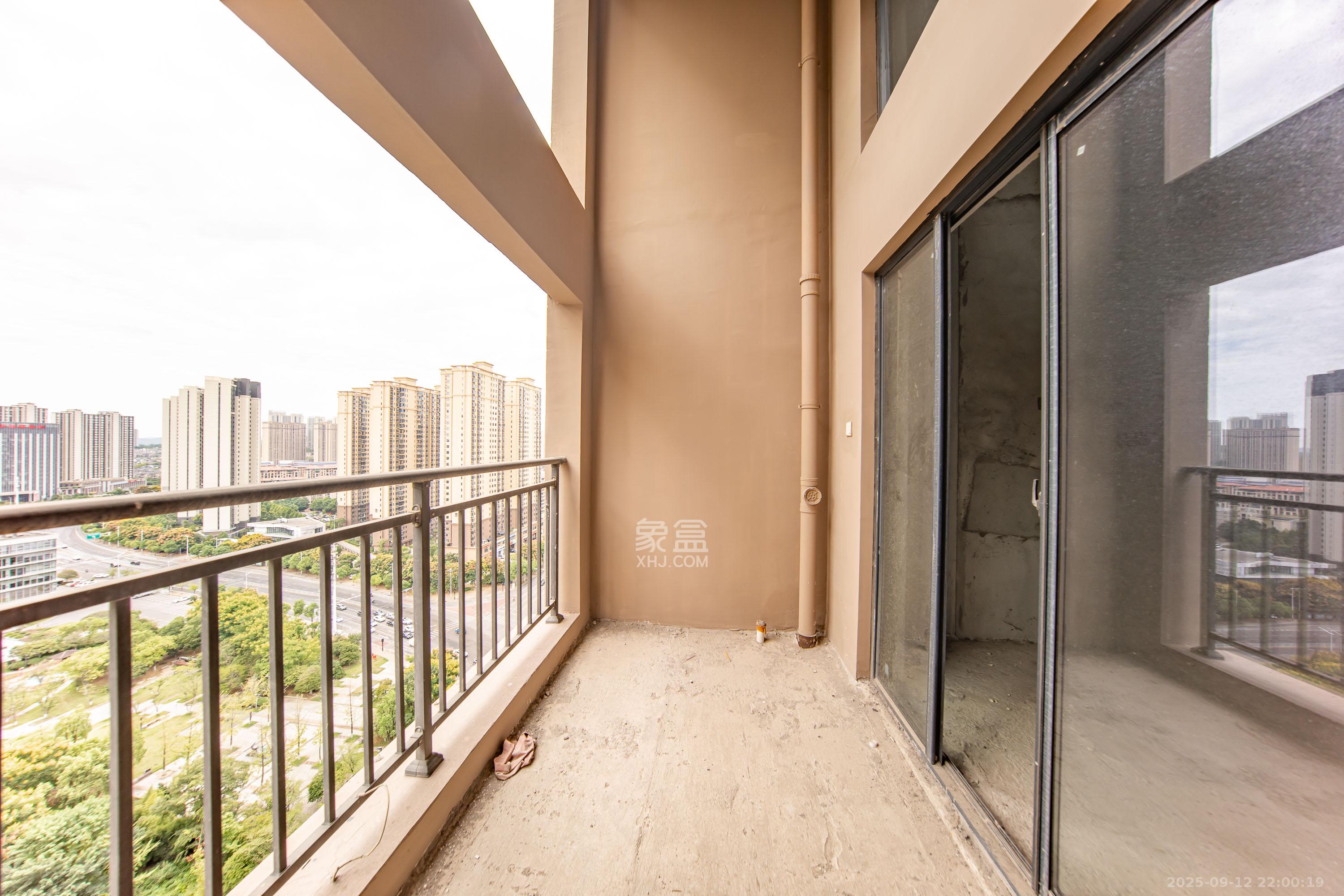 邦盛水岸御园  4室2厅2卫    63.8万阳台