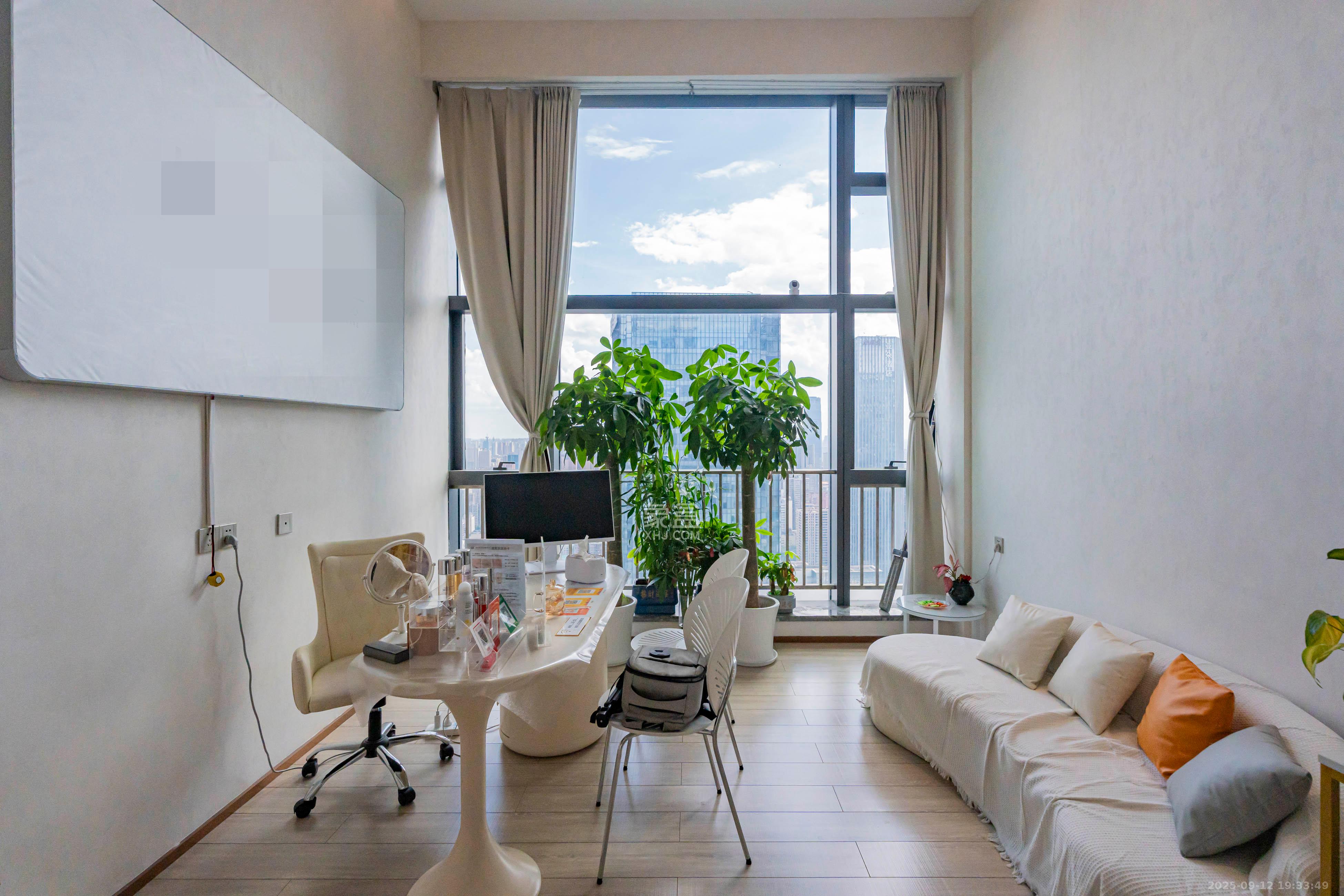 华远华时代  4室2厅2卫    110.0万 华远华时代  4室2厅2卫    110.0万客厅