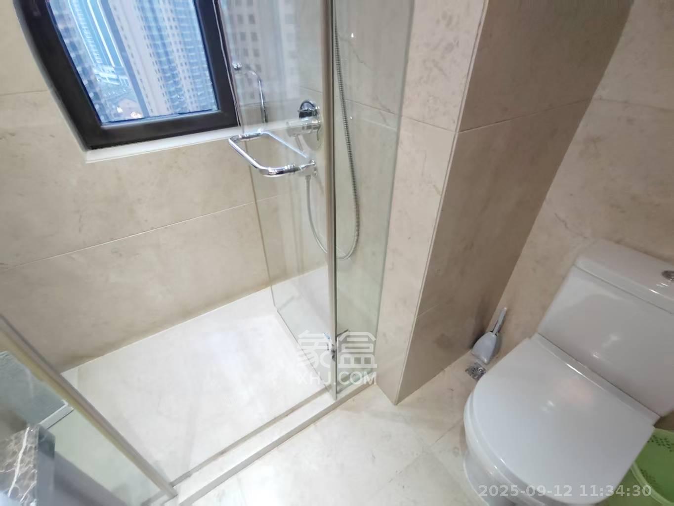 运达中央广场一、二期  3室2厅2卫    7800.0元/月室内图