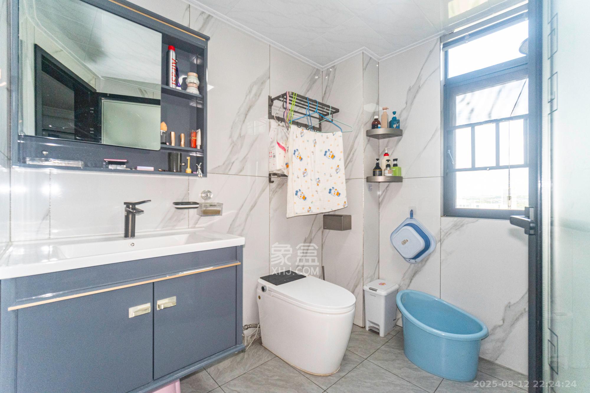 日盛湖湘花苑  3室2厅2卫    95.0万 日盛湖湘花苑  3室2厅2卫    95.0万卫生间