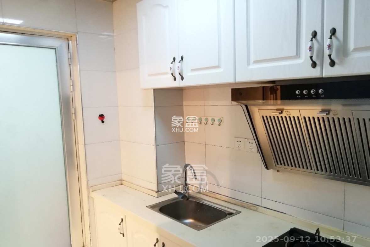 中建芙蓉工社 1室1厅1卫 1700.00元/月 中建芙蓉工社 1室1厅1卫 1700.00元/月室内图