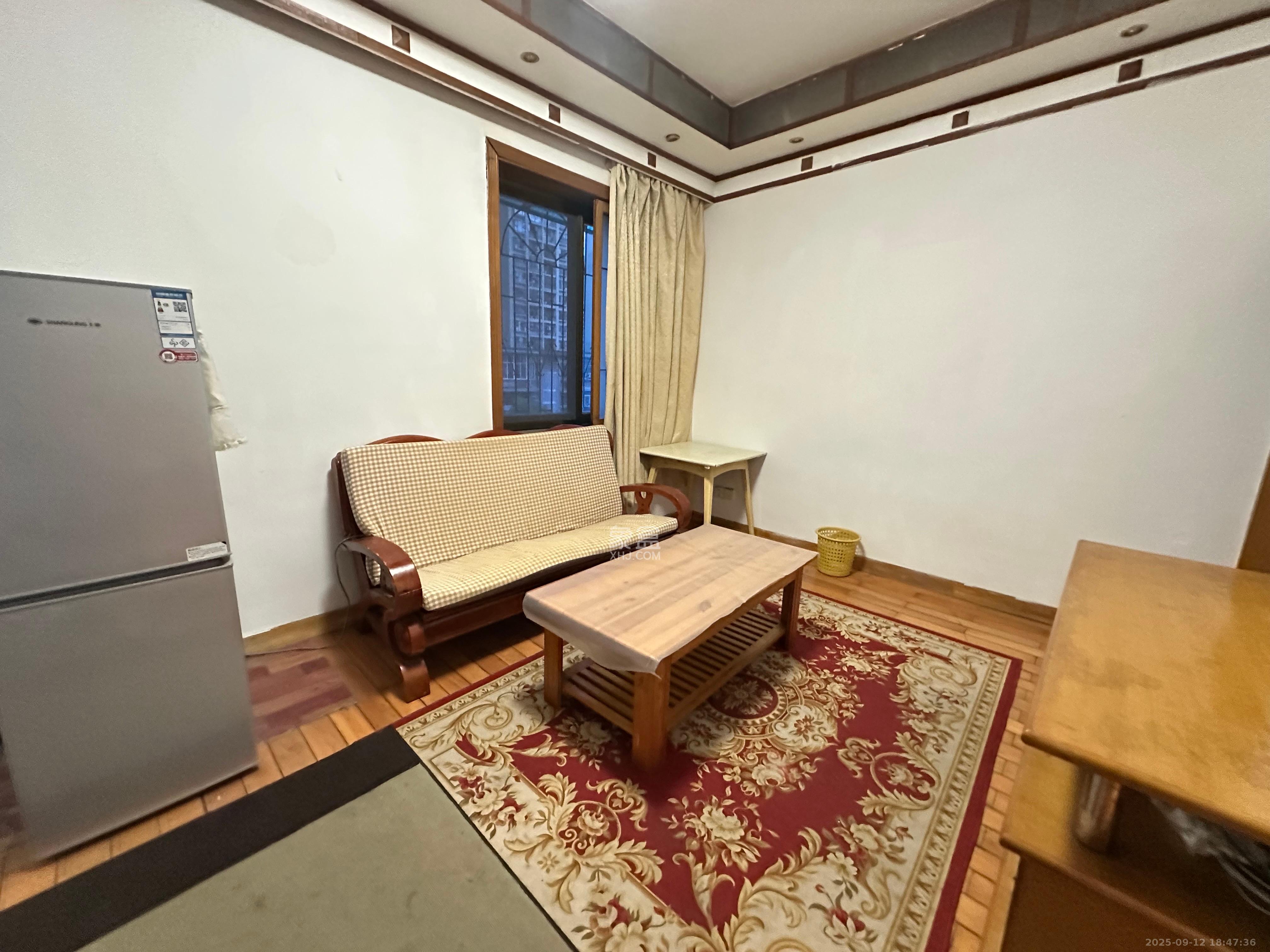 牛婆塘社区 2室1厅1卫 1300.0元/月 牛婆塘社区 2室1厅1卫 1300.0元/月室内图