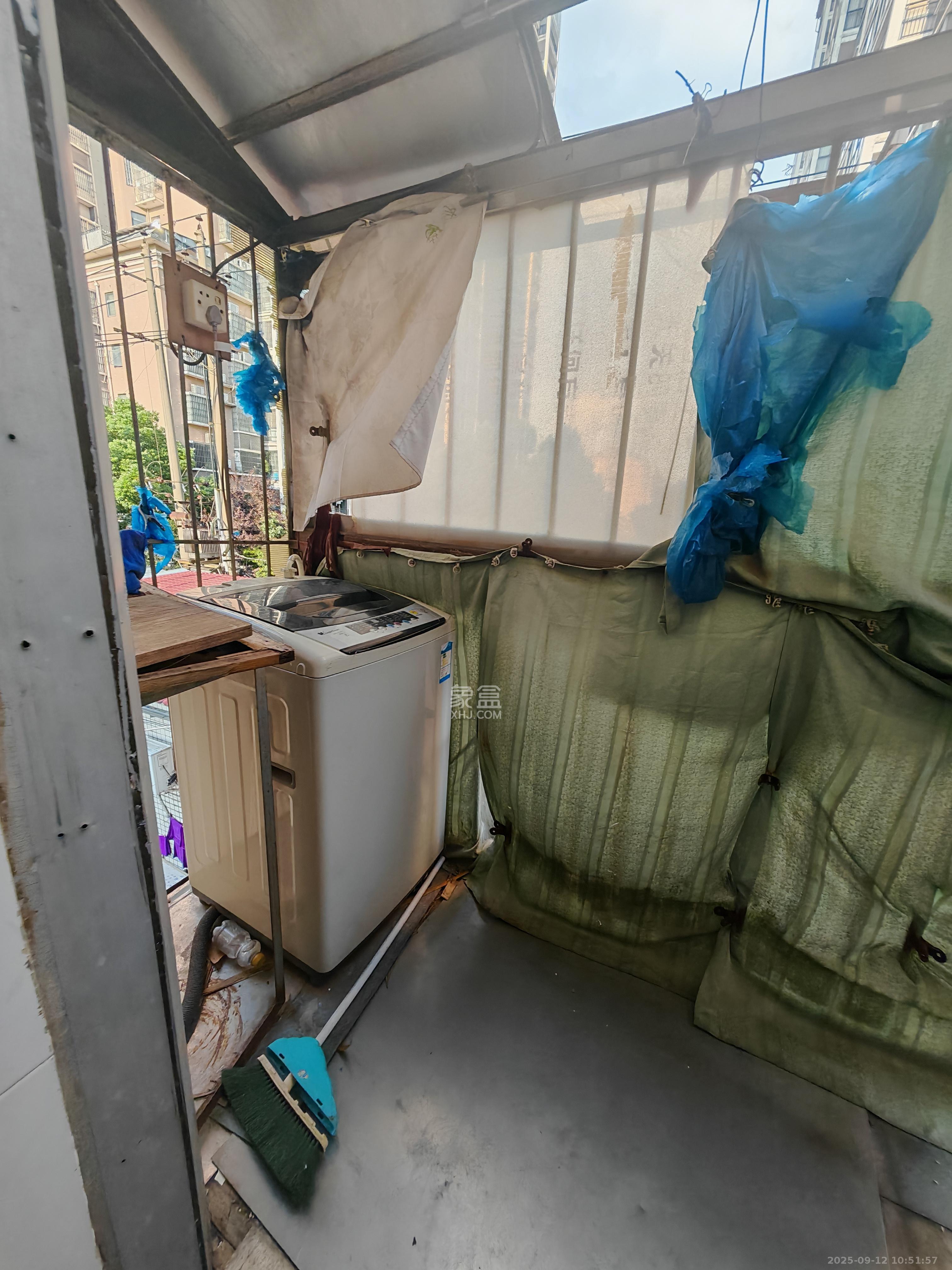 妹子山社区（曙光社区）  2室1厅1卫    1400.0元/月室内图