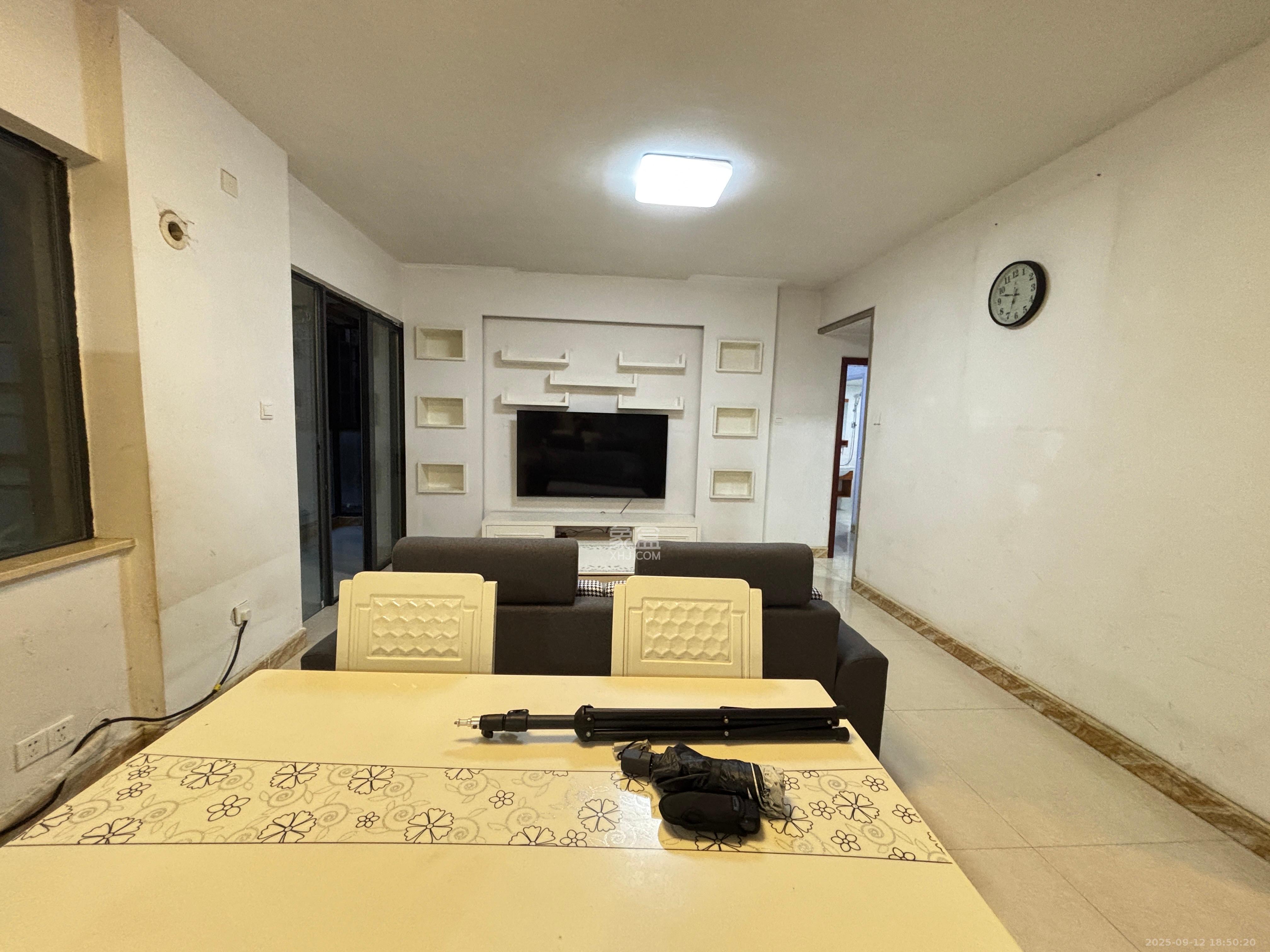 蓝山郡  3室2厅2卫    2300.0元/月 蓝山郡  3室2厅2卫    2300.0元/月室内图