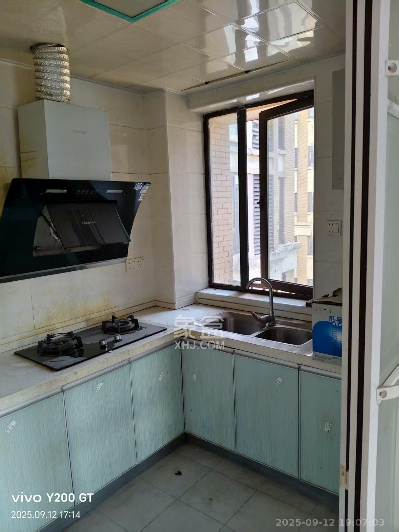 龙骧佳苑 3室2厅1卫 2200.0元/月 龙骧佳苑 3室2厅1卫 2200.0元/月室内图