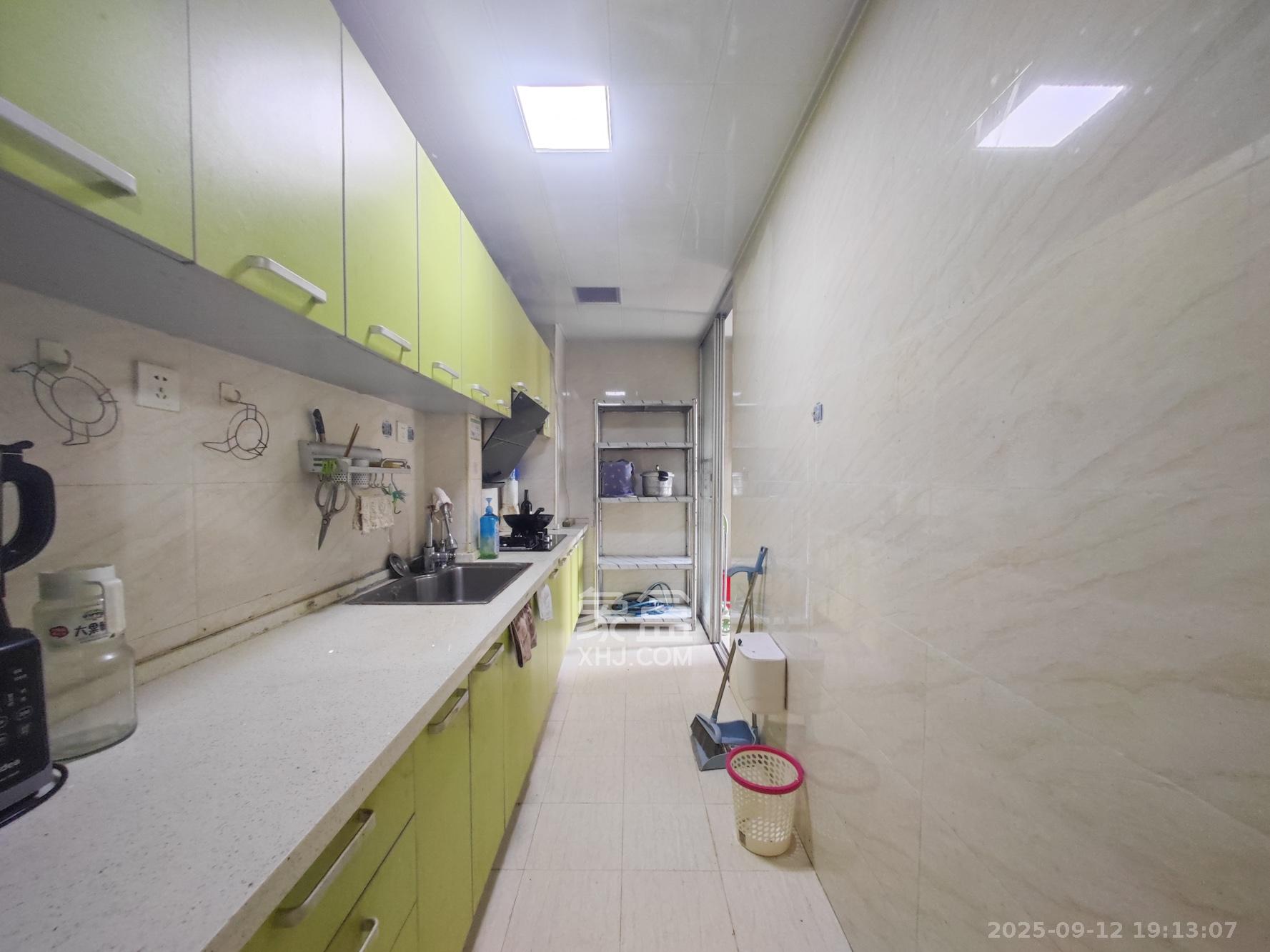 欧莱雅郡  2室2厅1卫    56.0万厨房