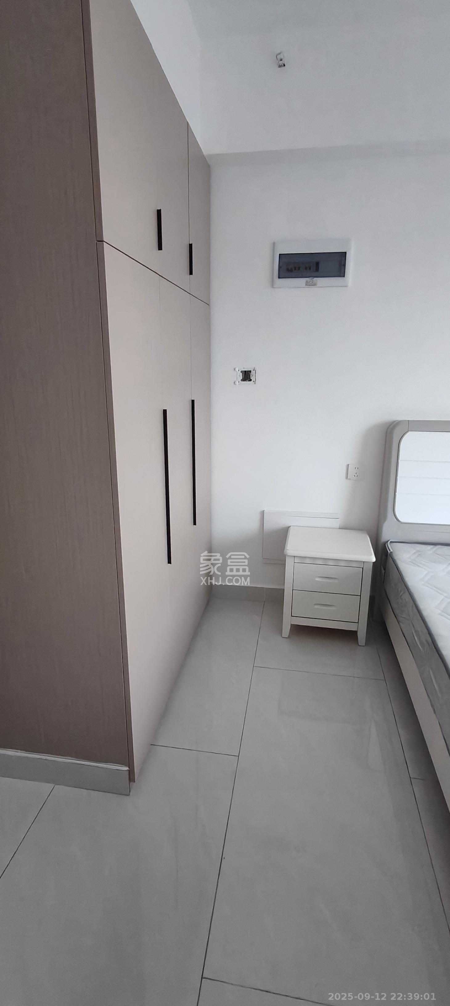 新城朗隽大都会 1室1厅1卫 1000.0元/月 新城朗隽大都会 1室1厅1卫 1000.0元/月室内图