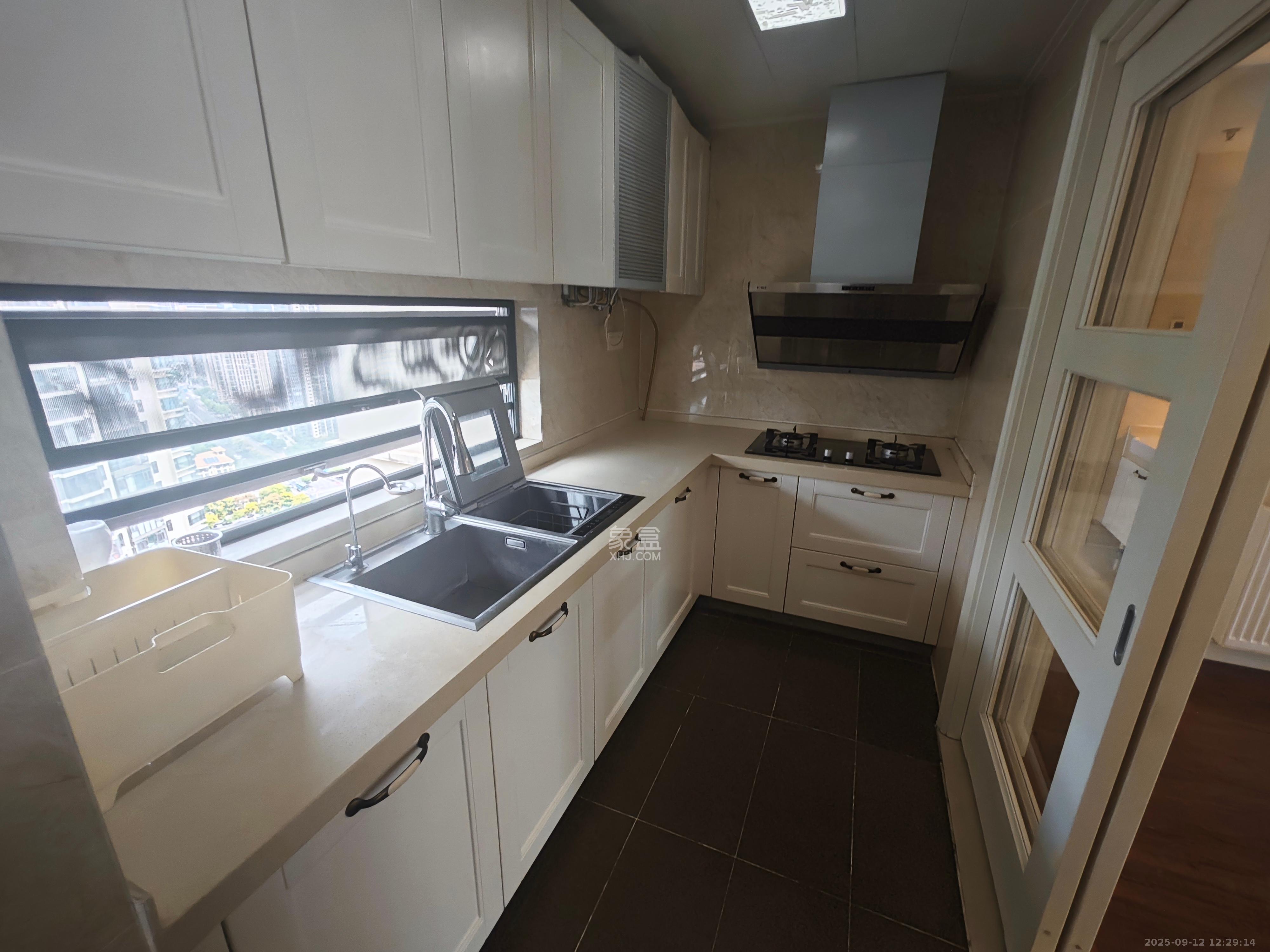 万科里金域国际 4室2厅2卫 5330.0元/月 万科里金域国际 4室2厅2卫 5330.0元/月室内图