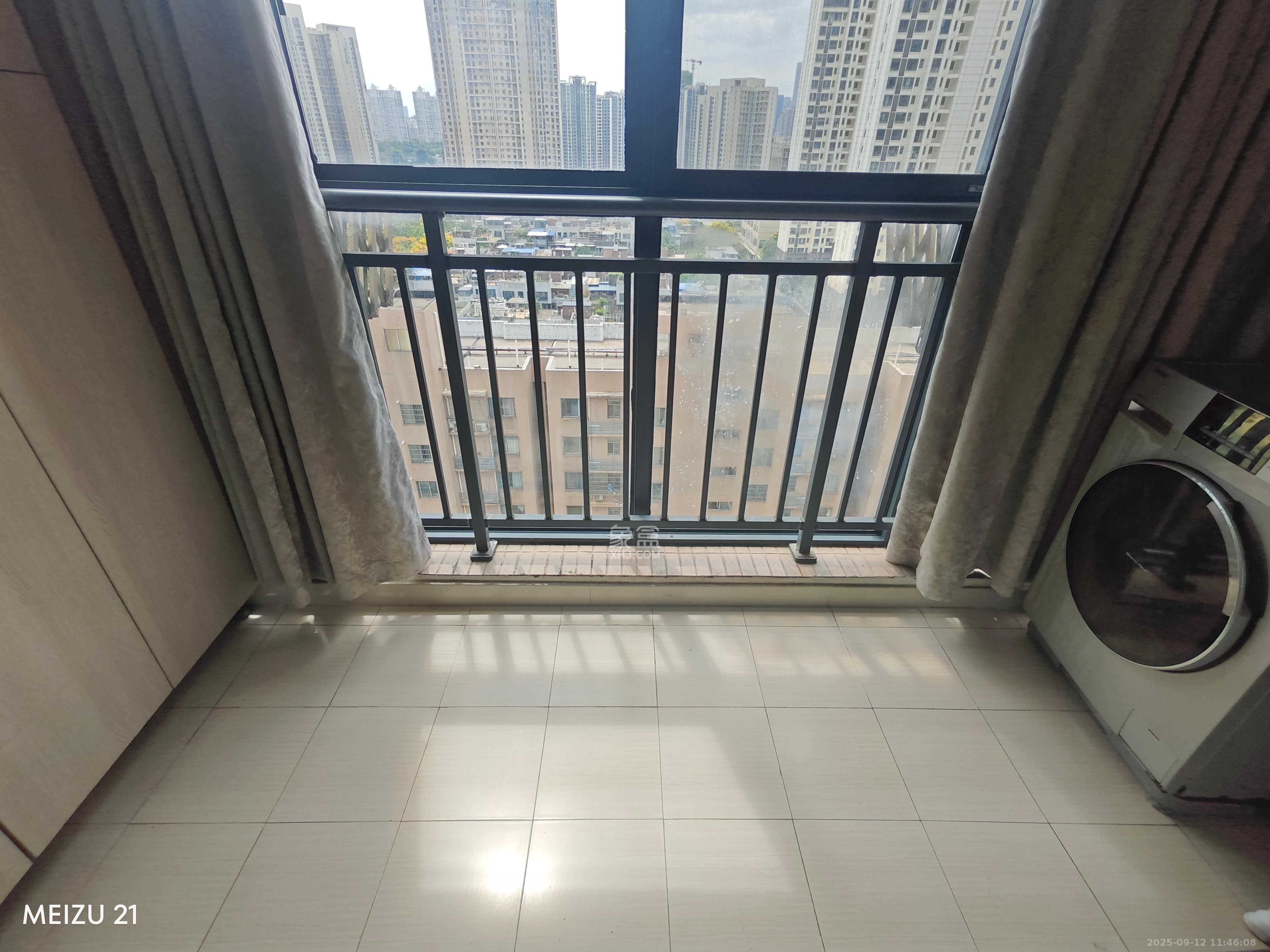 龙湾1号公馆 3室2厅1卫 2400.0元/月 龙湾1号公馆 3室2厅1卫 2400.0元/月室内图