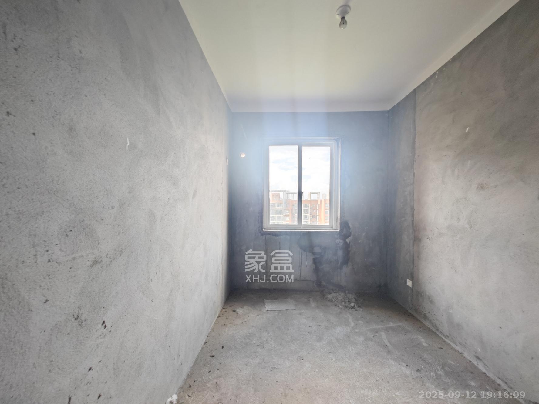 湘府十城（汇财御景湾新寓,汇财国际）  5室1厅2卫    102.0万卧室