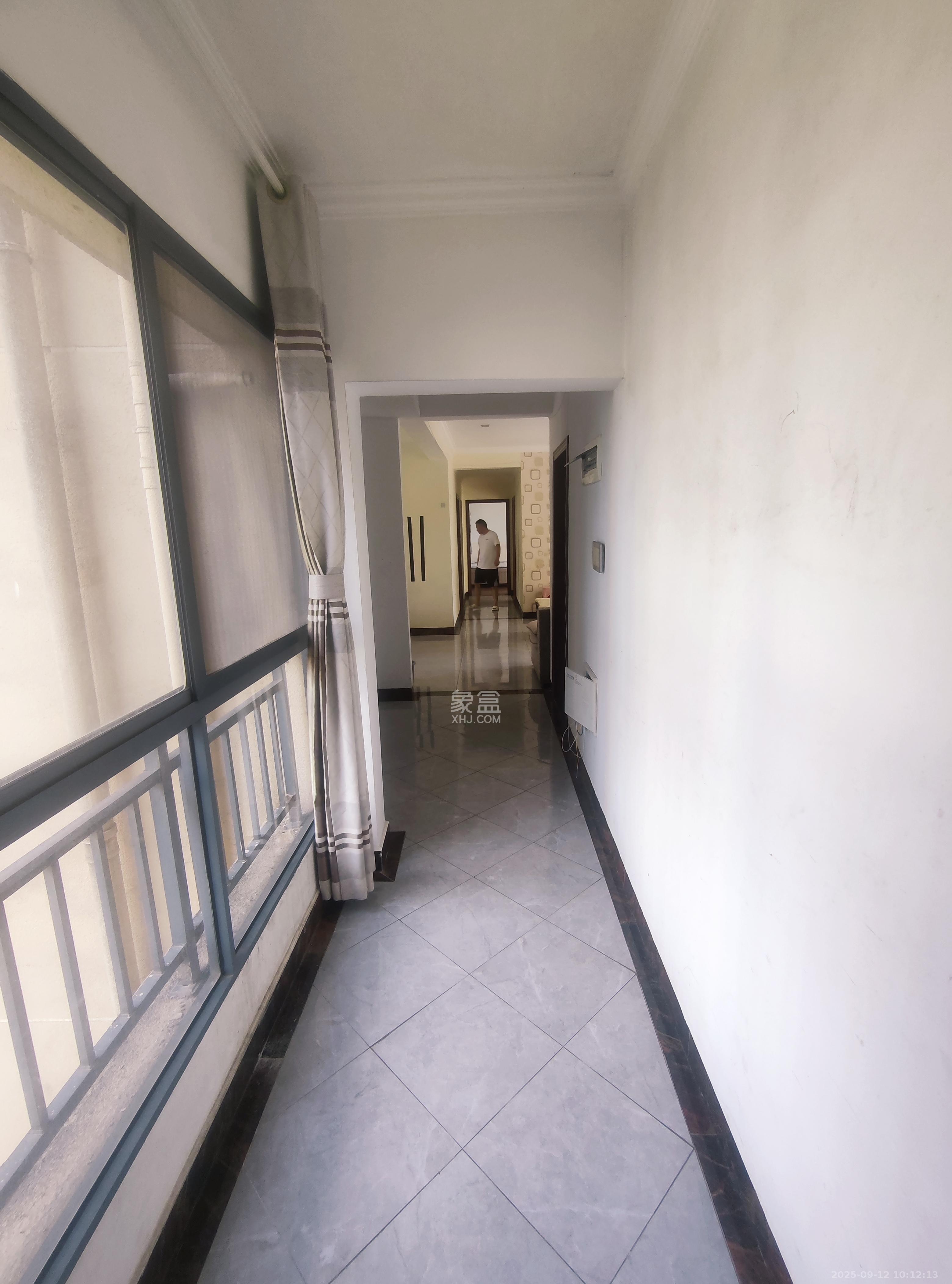 天麓尚层 4室2厅2卫 3000.0元/月 天麓尚层 4室2厅2卫 3000.0元/月室内图