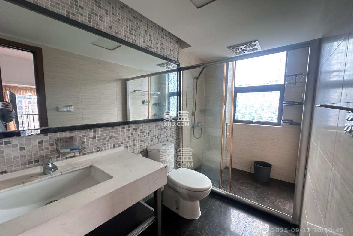 藏珑湖上国际花园 3室2厅2卫 3500.0元/月 藏珑湖上国际花园 3室2厅2卫 3500.0元/月室内图