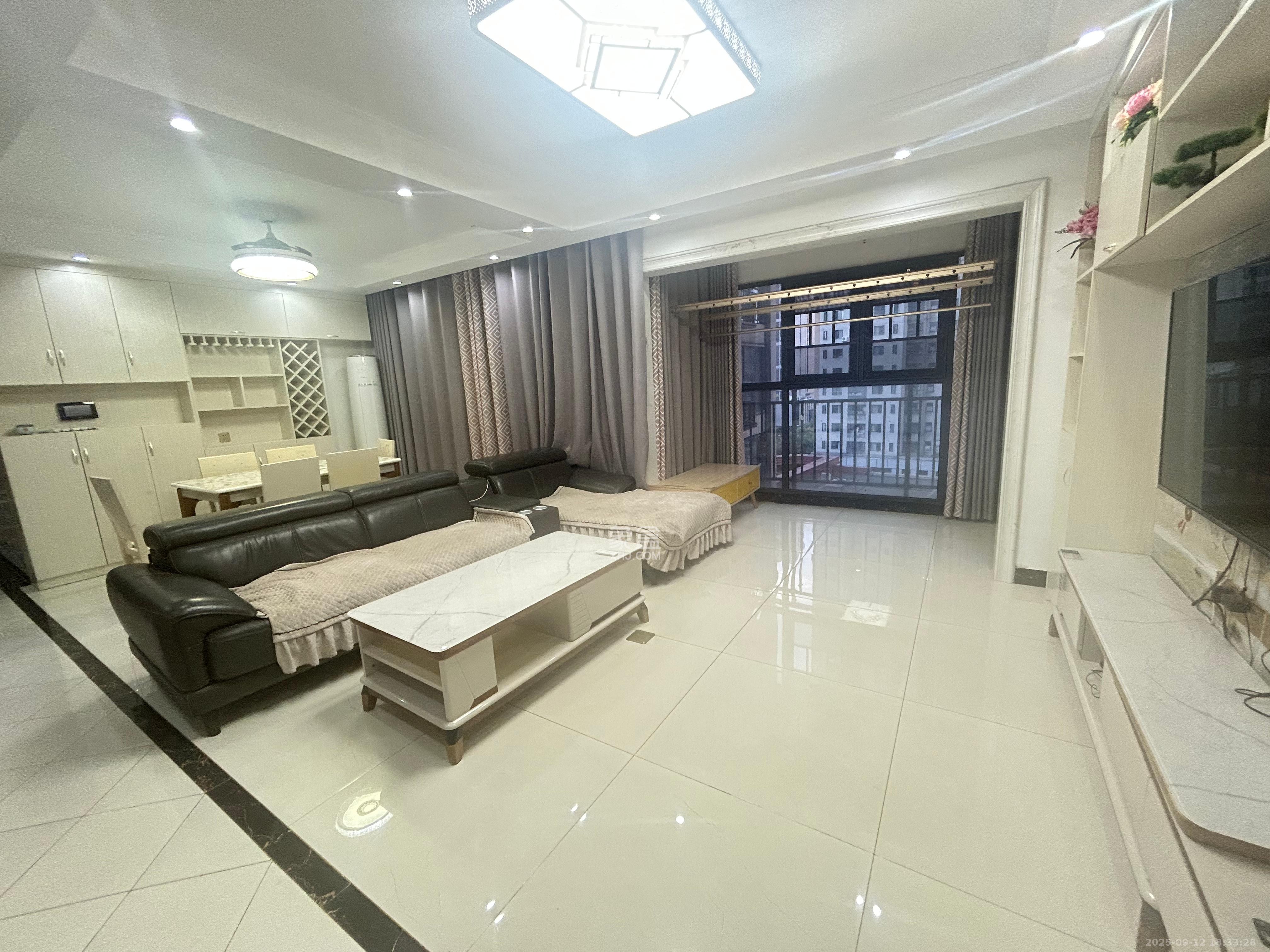 好莱城(弘德西街) 4室2厅2卫 3000.0元/月 好莱城(弘德西街) 4室2厅2卫 3000.0元/月室内图