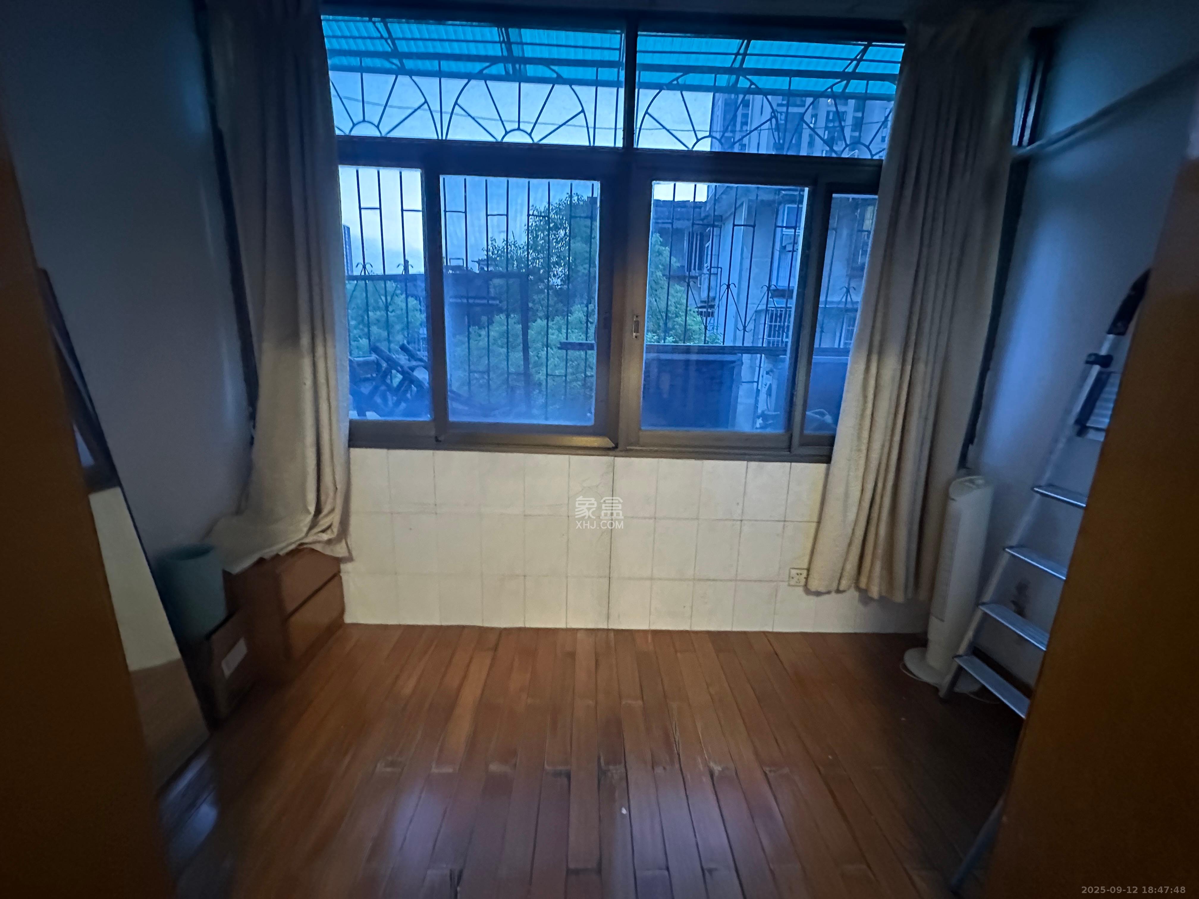 牛婆塘社区 2室1厅1卫 1300.0元/月 牛婆塘社区 2室1厅1卫 1300.0元/月室内图