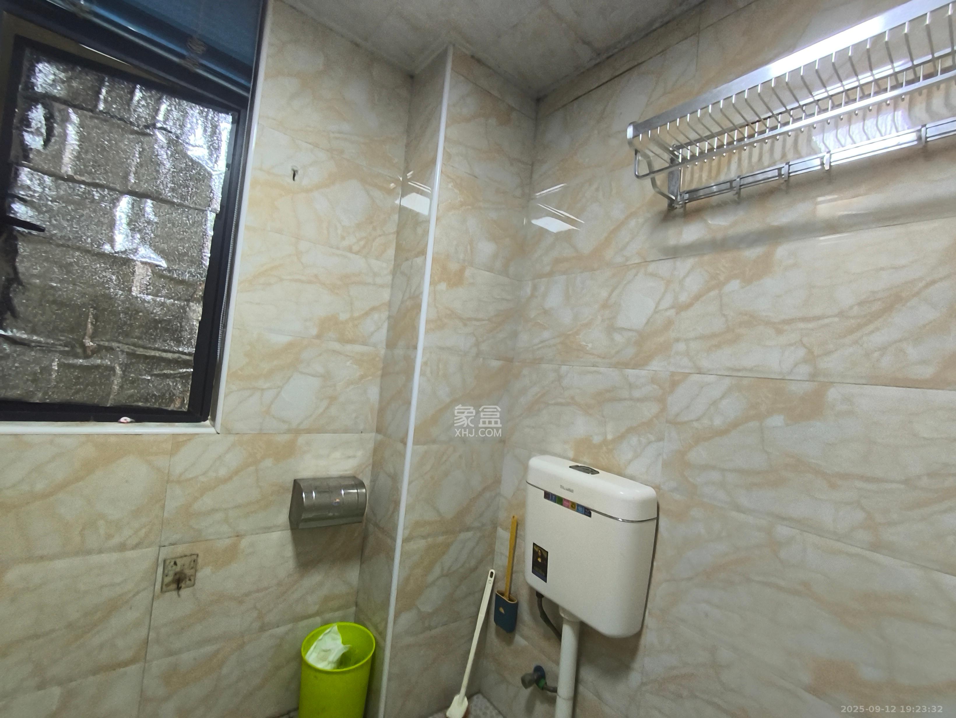 蓝山郡  3室2厅1卫    1800.0元/月室内图