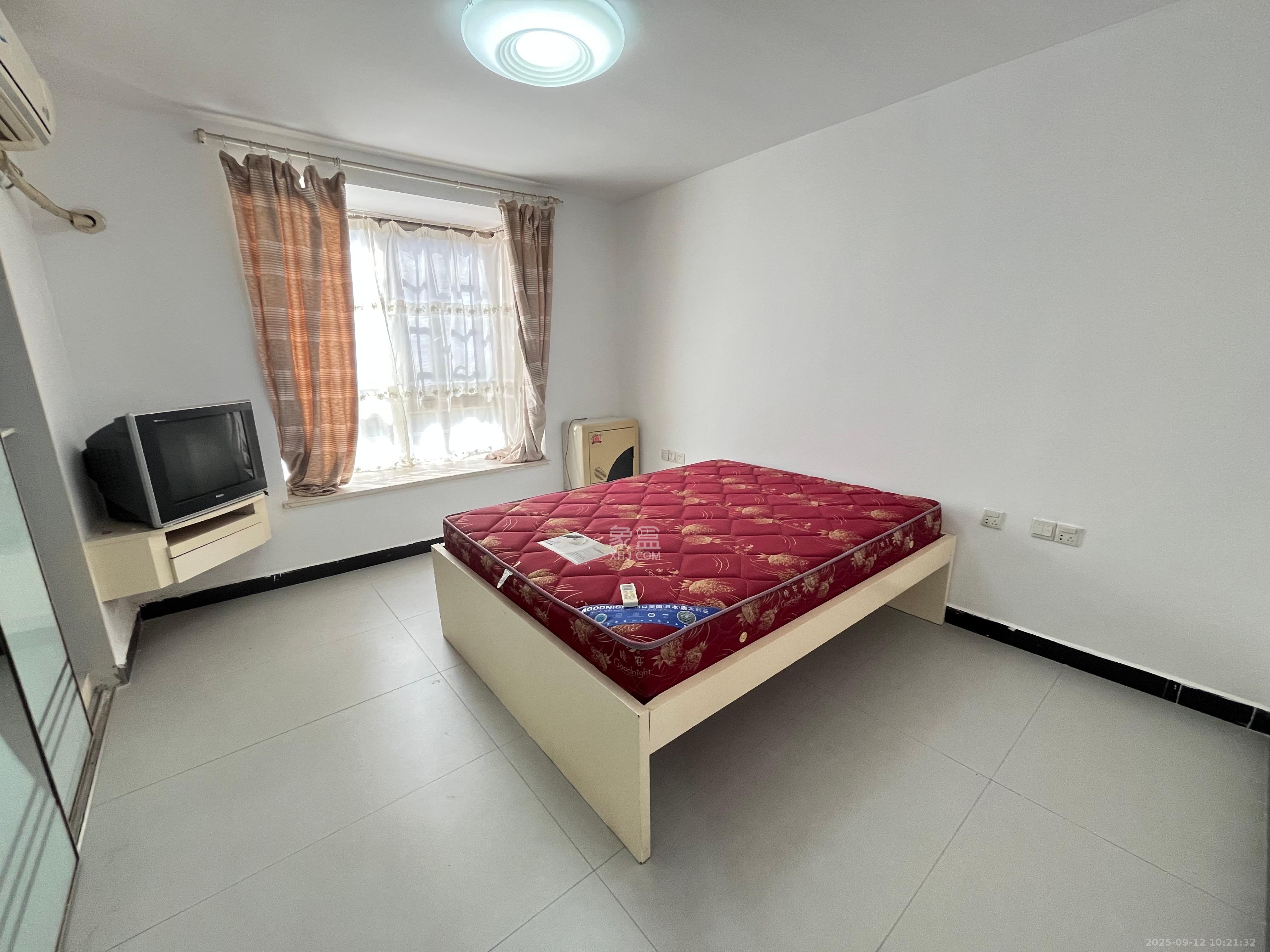 周南生活园 4室2厅2卫 2200.0元/月 周南生活园 4室2厅2卫 2200.0元/月室内图