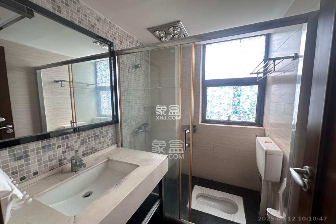 藏珑湖上国际花园 3室2厅2卫 3500.0元/月 藏珑湖上国际花园 3室2厅2卫 3500.0元/月室内图