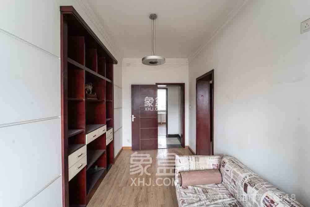 芙蓉公寓 4室2厅2卫 2500.0元/月 芙蓉公寓 4室2厅2卫 2500.0元/月室内图