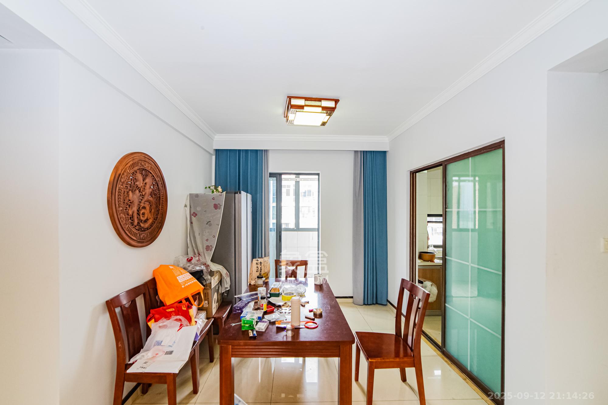 珠江花城二期扶水岸 3室2厅2卫 110.0万 珠江花城二期扶水岸 3室2厅2卫 110.0万客厅