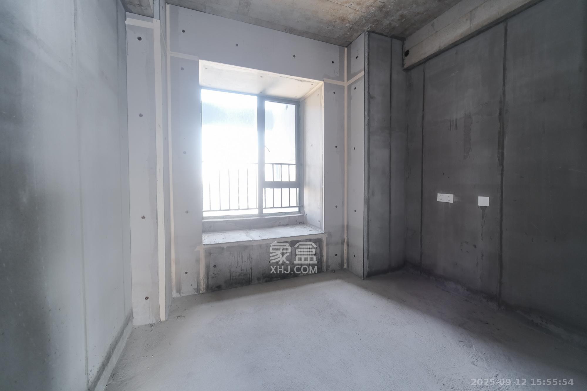 和顺府  4室2厅1卫    110.0万 和顺府  4室2厅1卫    110.0万卧室