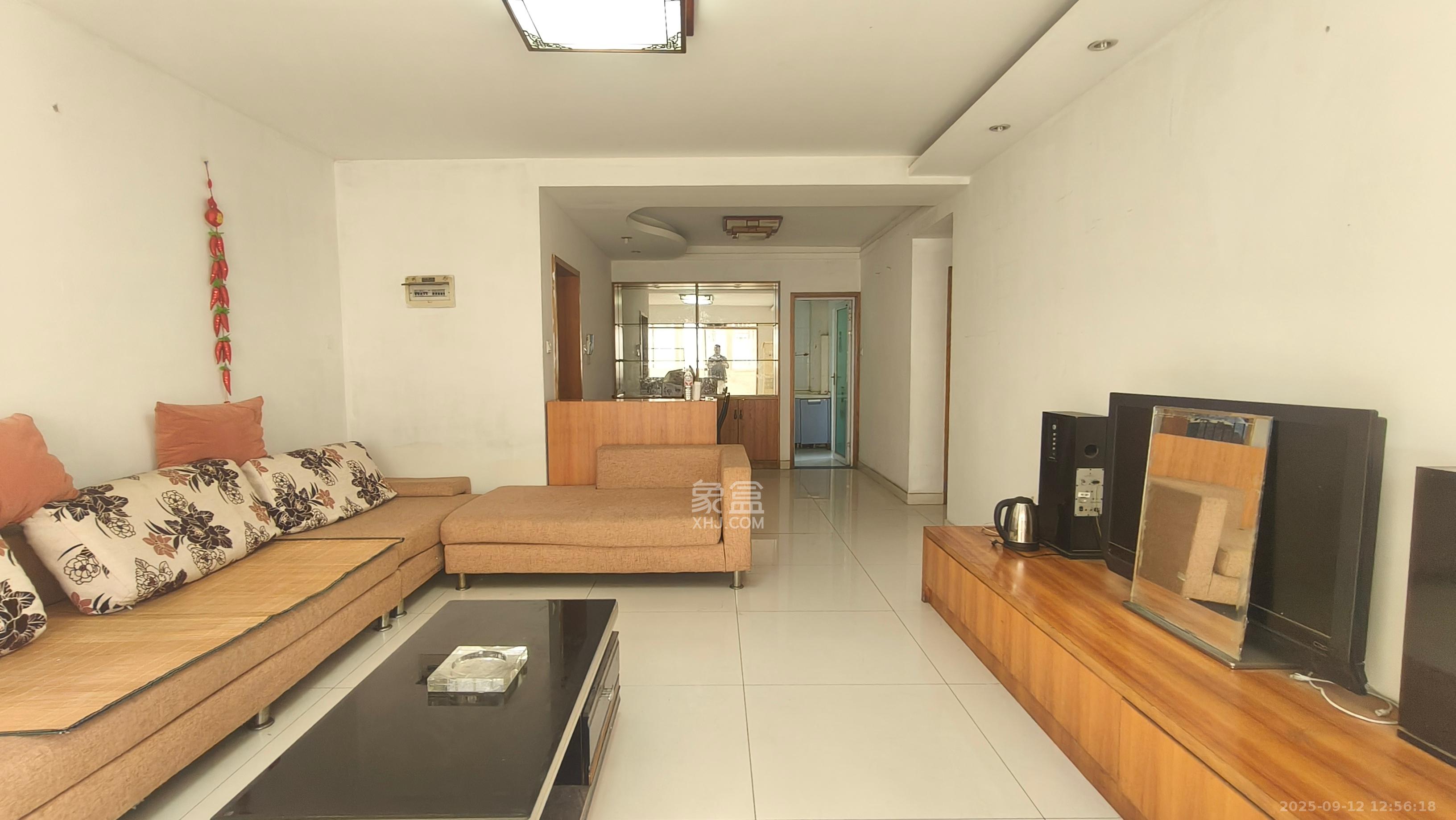 德润园  3室2厅2卫    2400.0元/月室内图