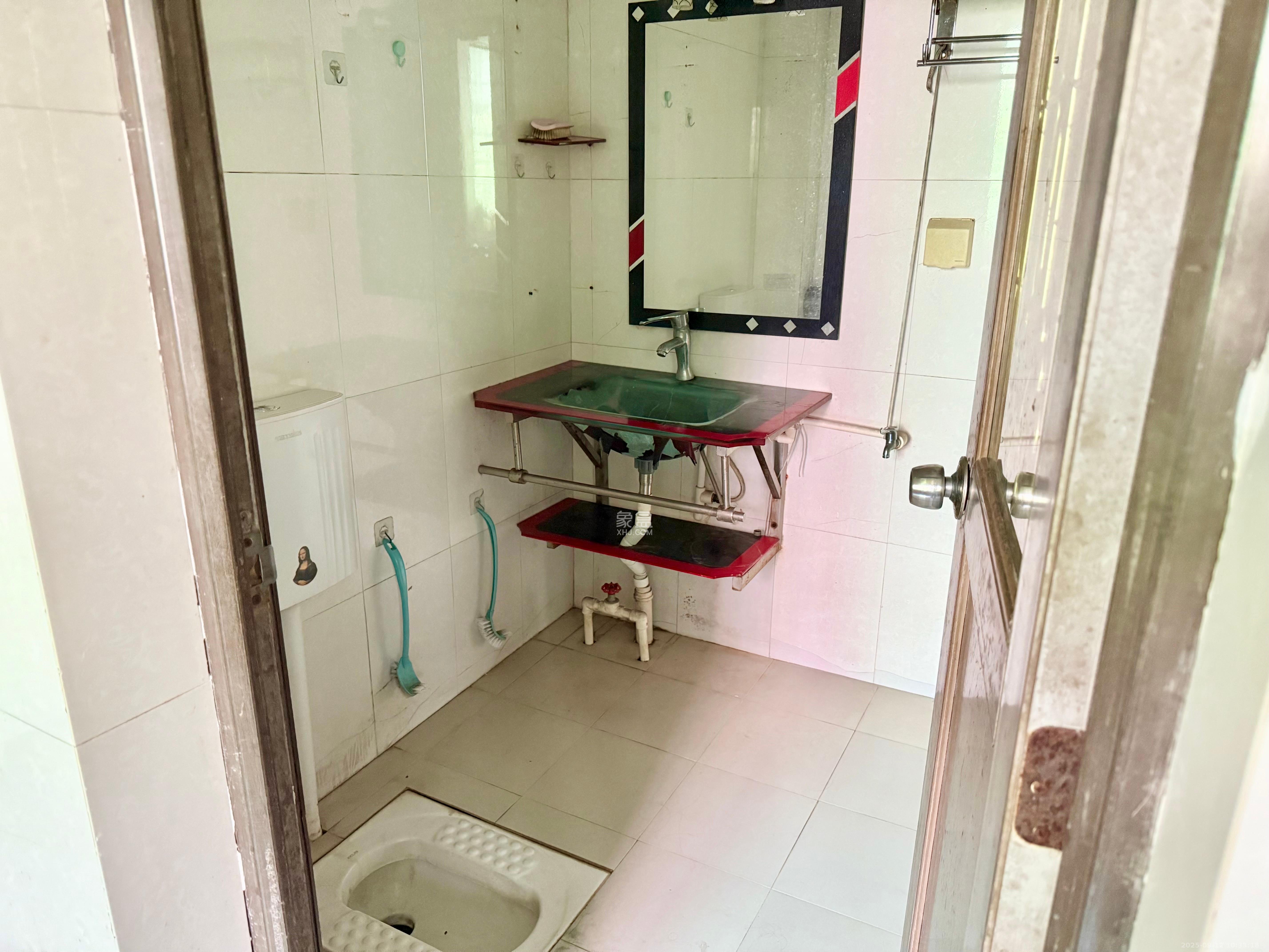 中南汽车世界  2室2厅1卫    1100.0元/月室内图