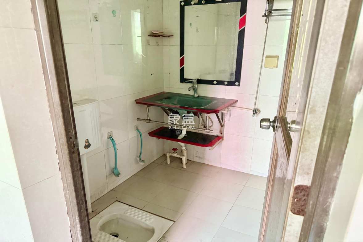 中南汽车世界 2室2厅1卫 1100.0元/月 中南汽车世界 2室2厅1卫 1100.0元/月室内图