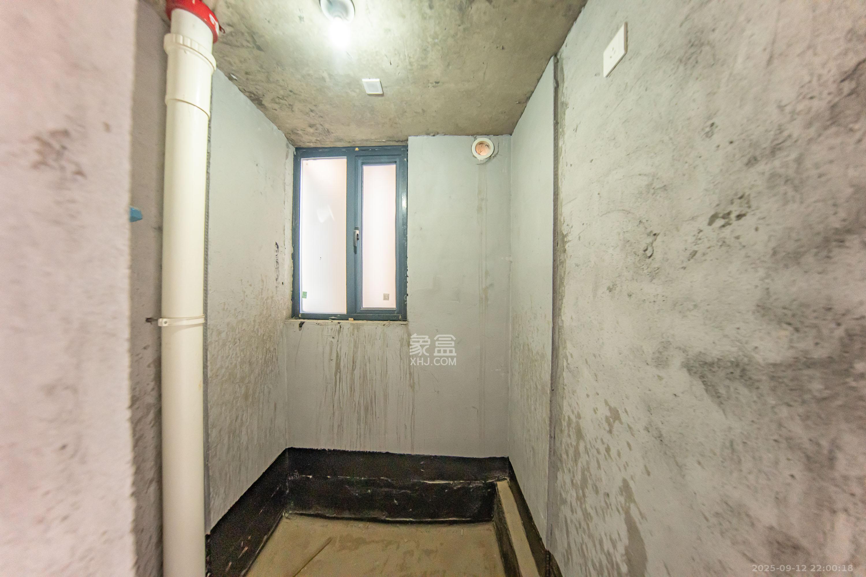 邦盛水岸御园  4室2厅2卫    63.8万卫生间