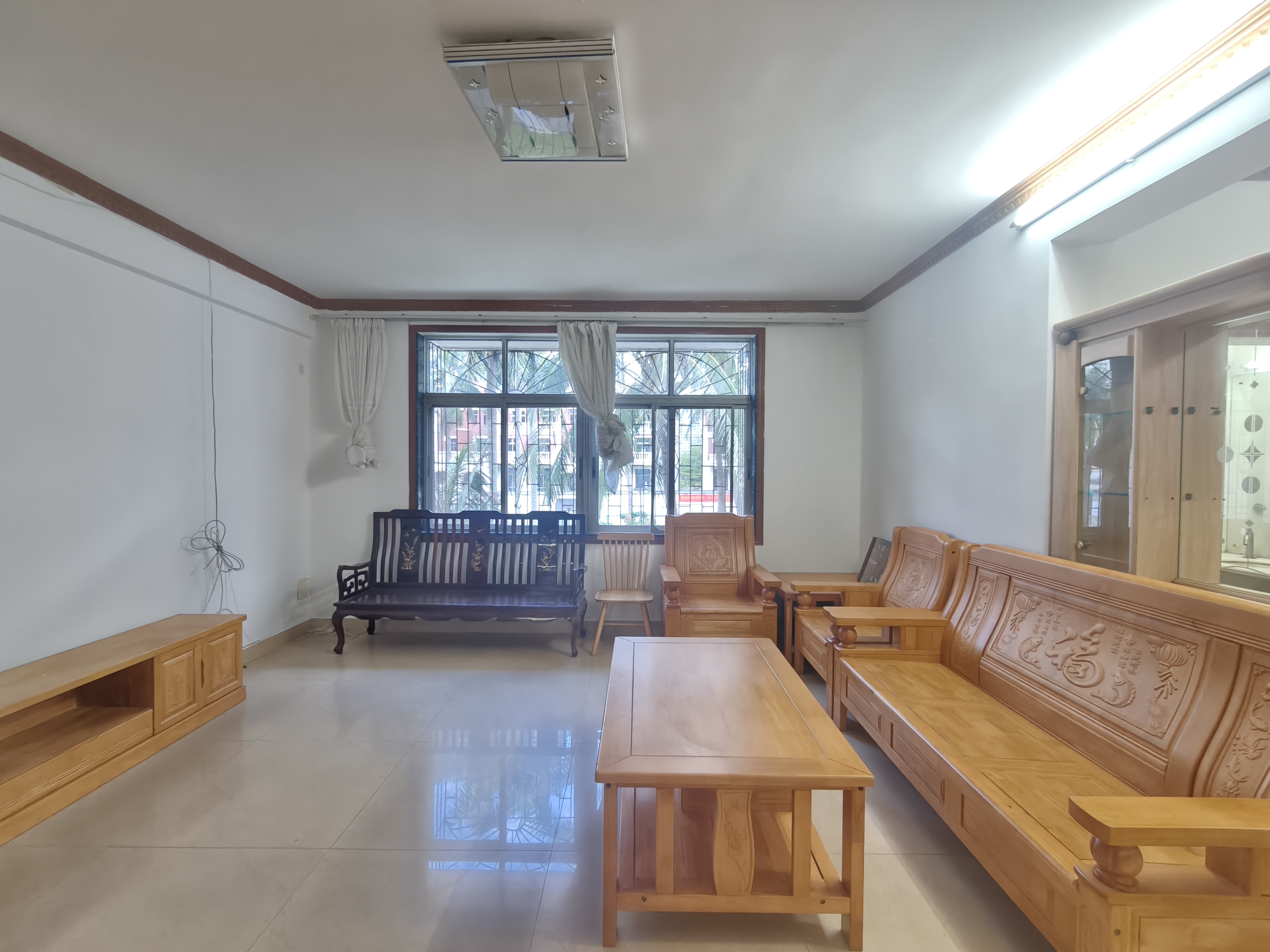 军安花苑 4室2厅2卫 3000.0元/月 军安花苑 4室2厅2卫 3000.0元/月室内图