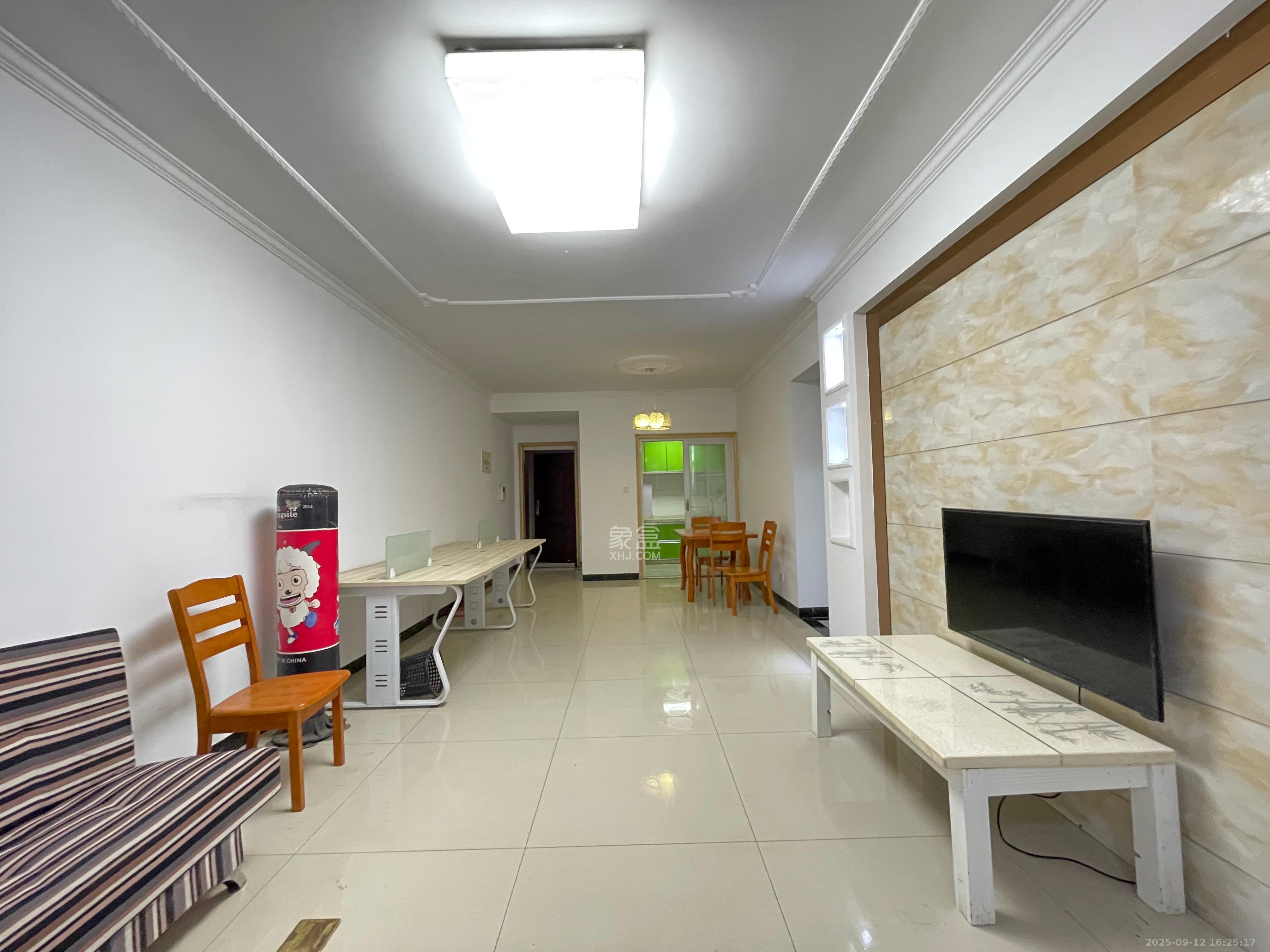 保利麓谷林语C区  3室2厅1卫    2300.0元/月 保利麓谷林语C区  3室2厅1卫    2300.0元/月室内图