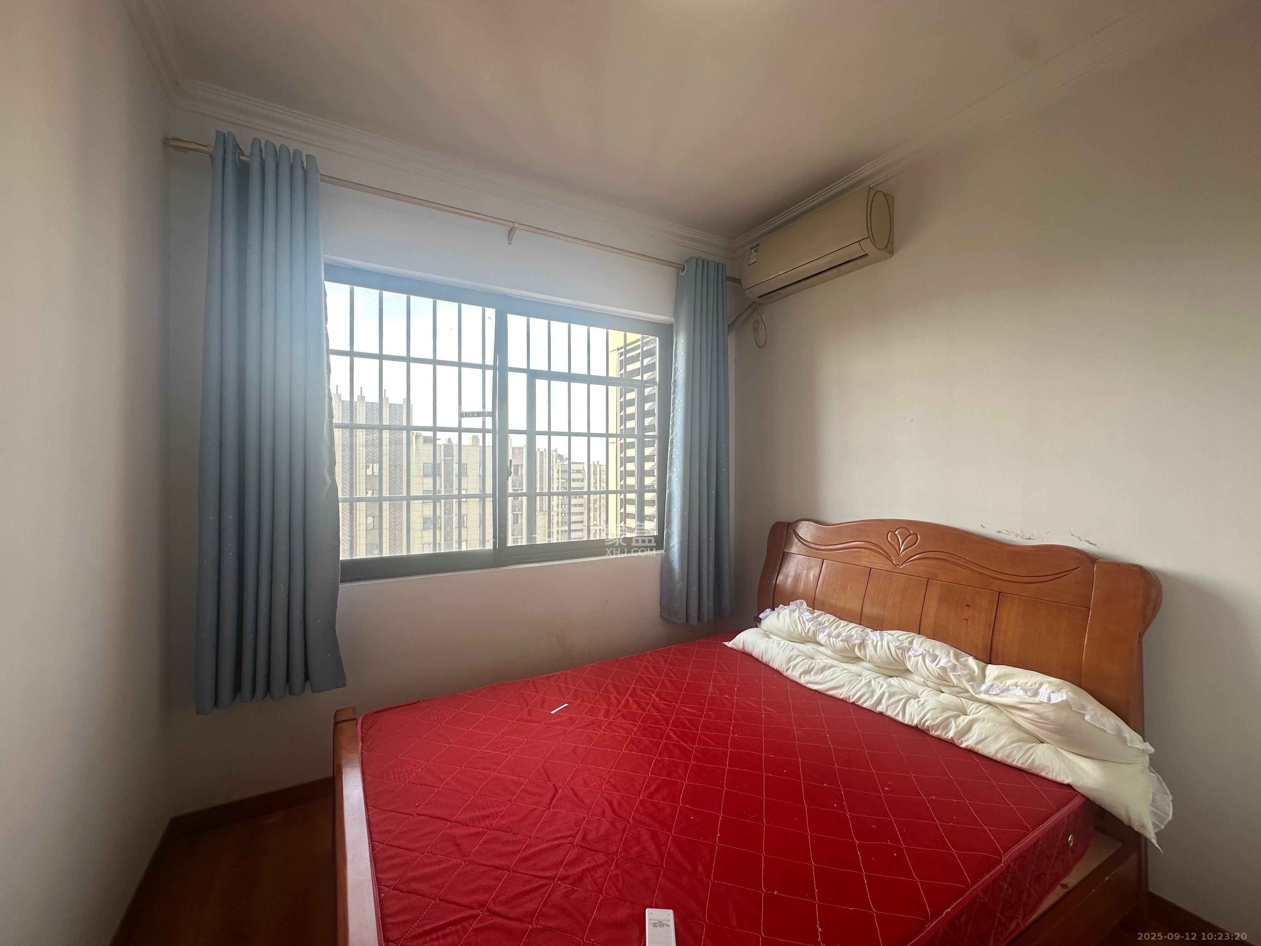 华润置地广场二期  3室2厅1卫    2400.0元/月室内图