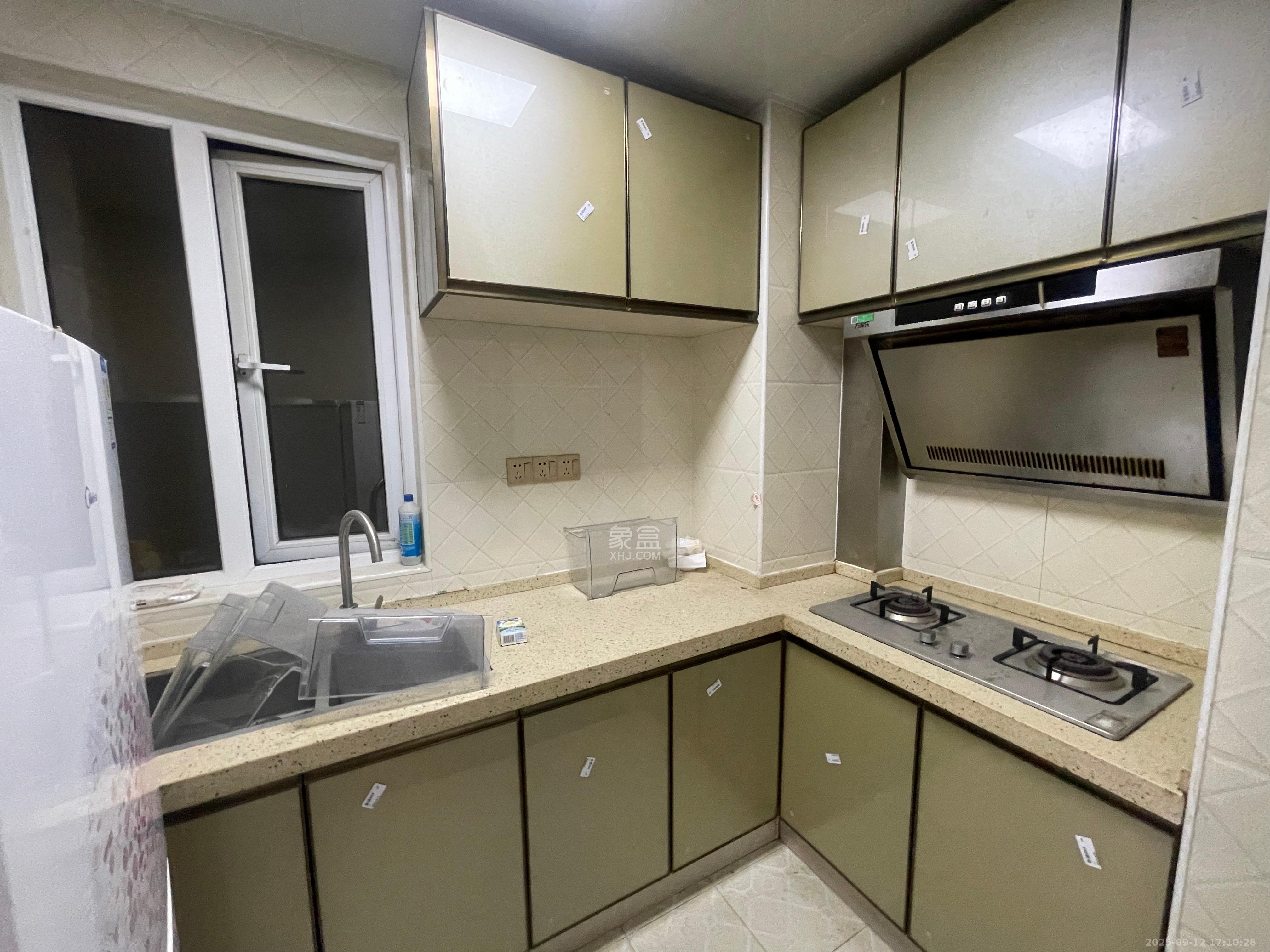 荣盛花语城  2室1厅1卫    1600.0元/月室内图