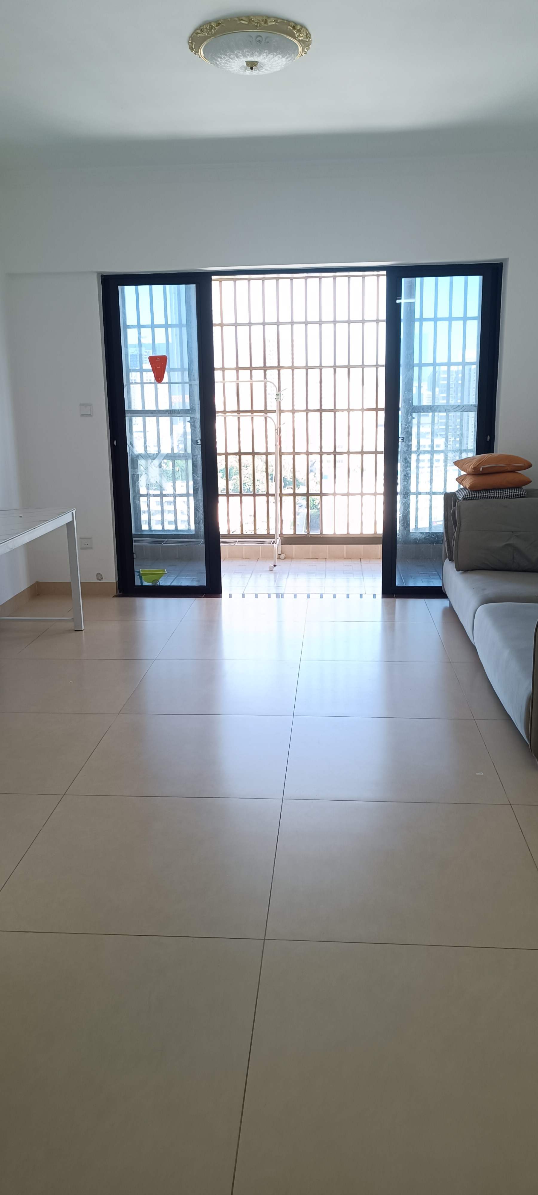 侨中里(教师公寓)  3室1厅1卫    3200.0元/月 侨中里(教师公寓)  3室1厅1卫    3200.0元/月室内图