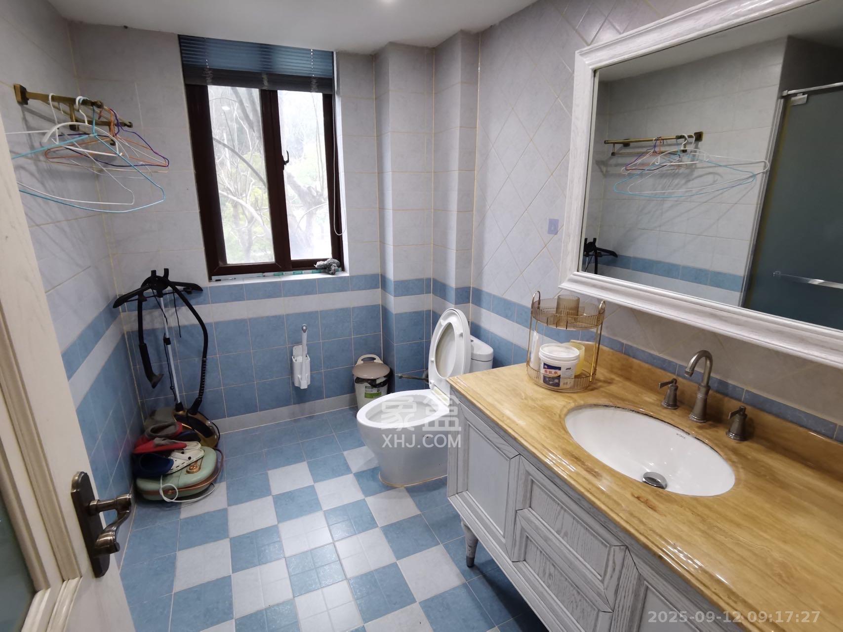 欧莱雅郡  4室2厅2卫    3400.0元/月室内图