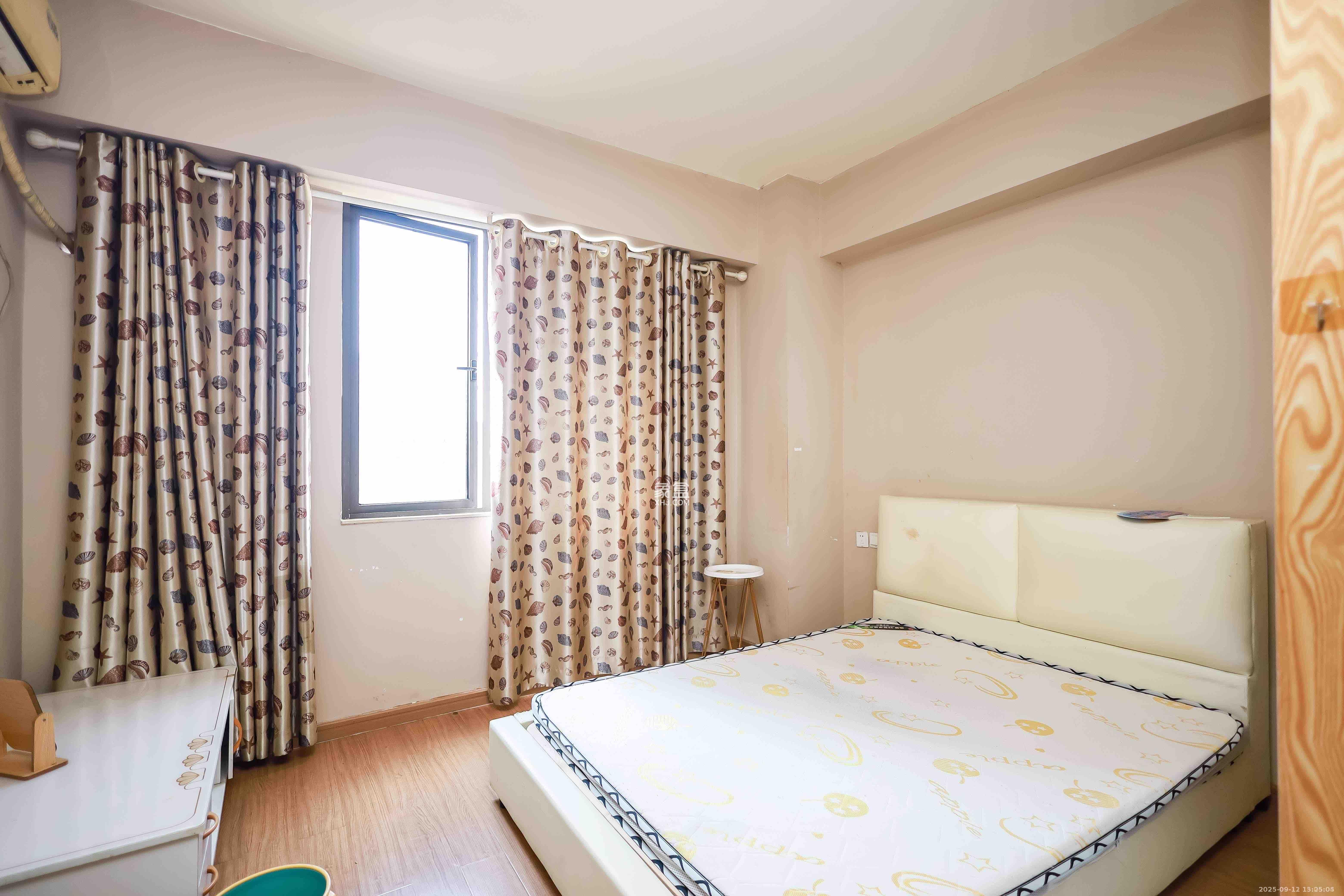 麓谷小镇  3室2厅1卫    2200.0元/月室内图