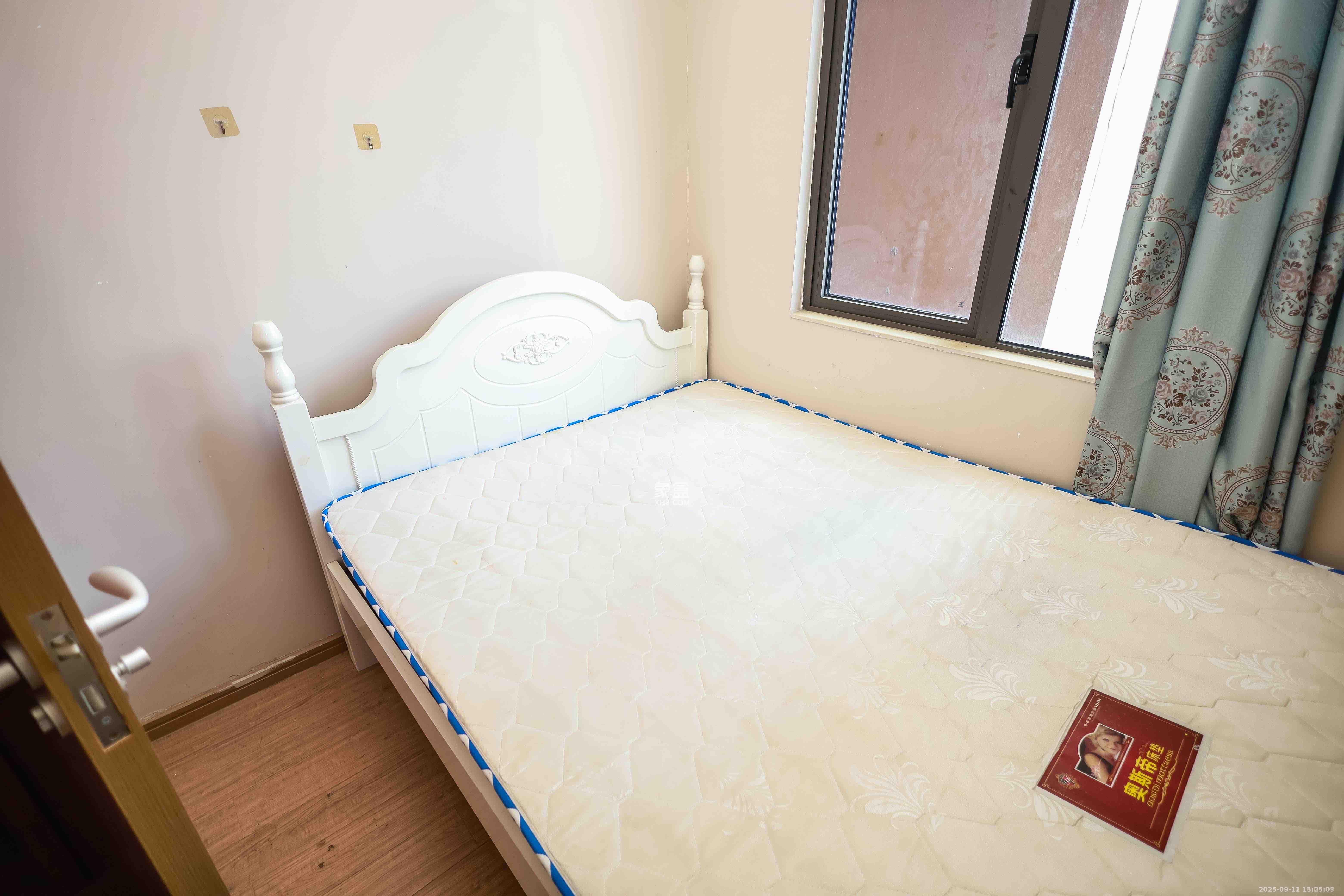 麓谷小镇  3室2厅1卫    2200.0元/月室内图