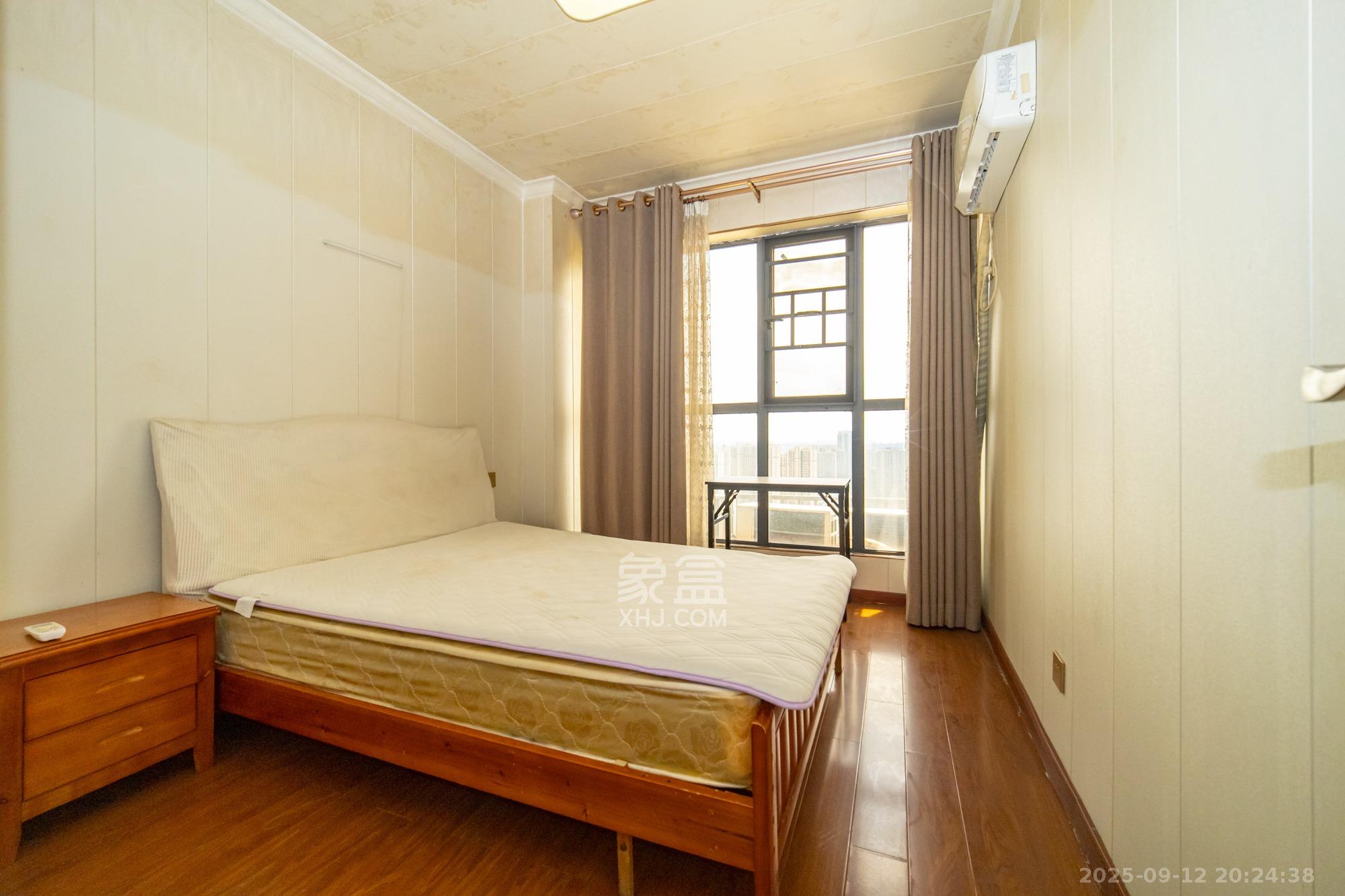 悦湖山 4室2厅2卫 69.8万 悦湖山 4室2厅2卫 69.8万卧室