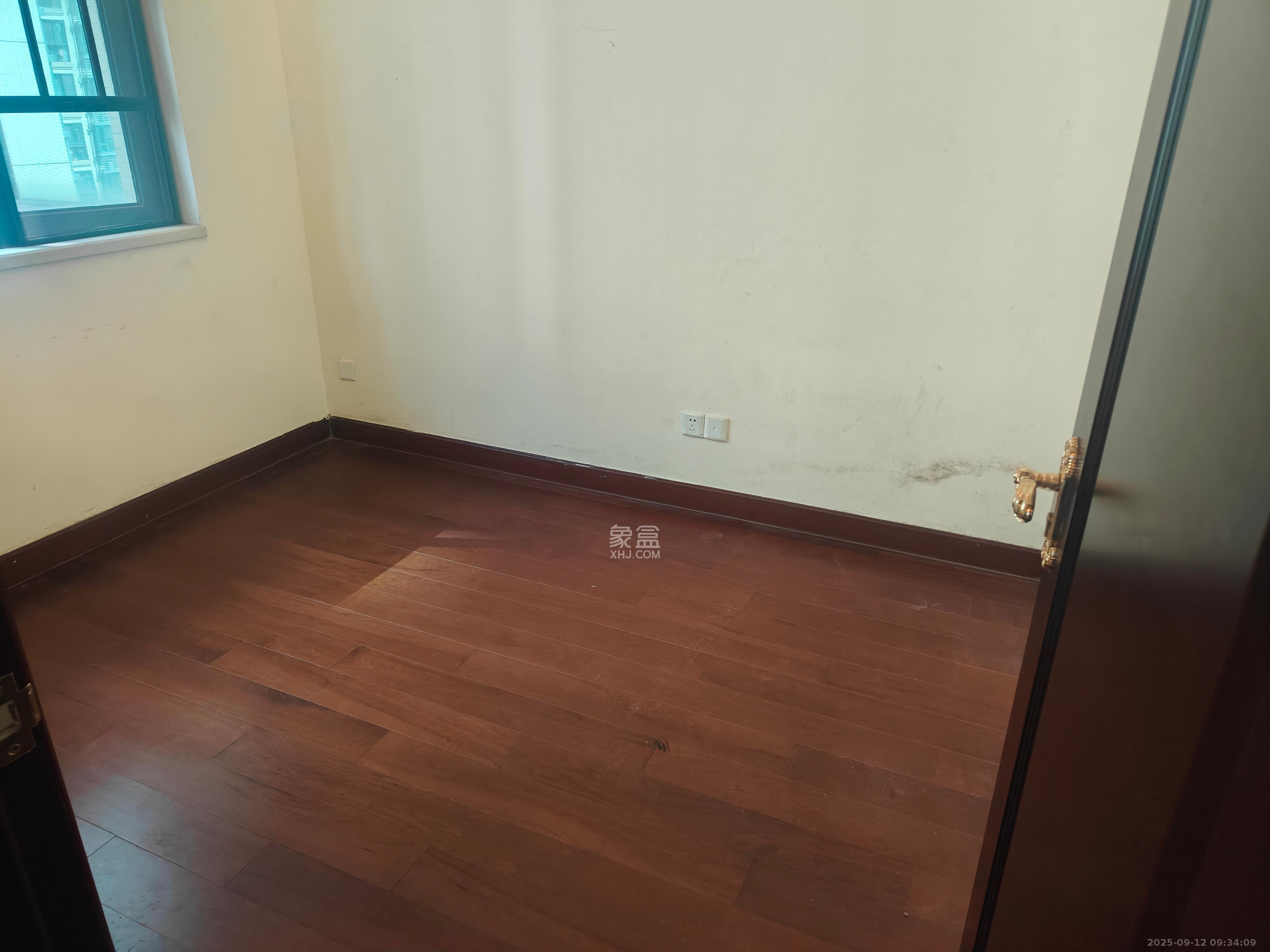 恒大翡翠华庭  2室2厅1卫    2000.0元/月室内图