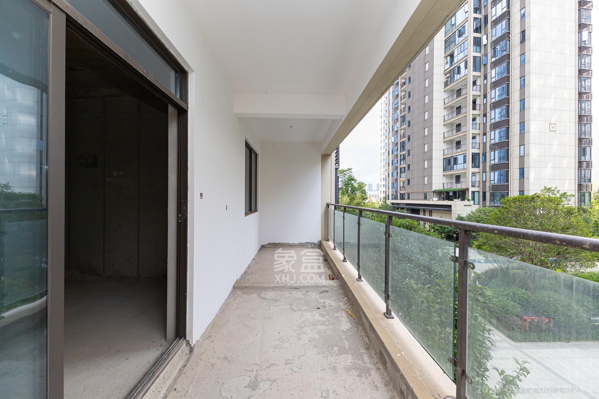 润和湘江天地E区  4室2厅3卫    155.0万阳台