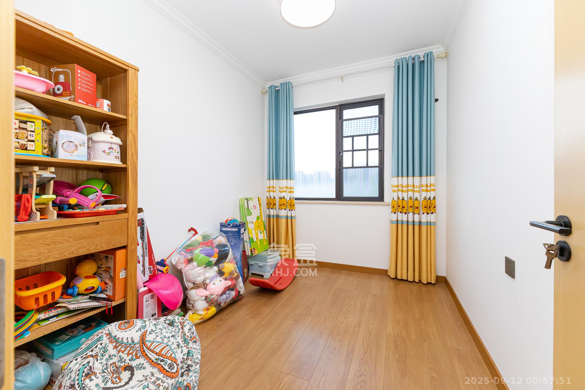 龙湖湘风原著(龙湖湘风星城) 3室2厅1卫 76.8万 龙湖湘风原著(龙湖湘风星城) 3室2厅1卫 76.8万卧室