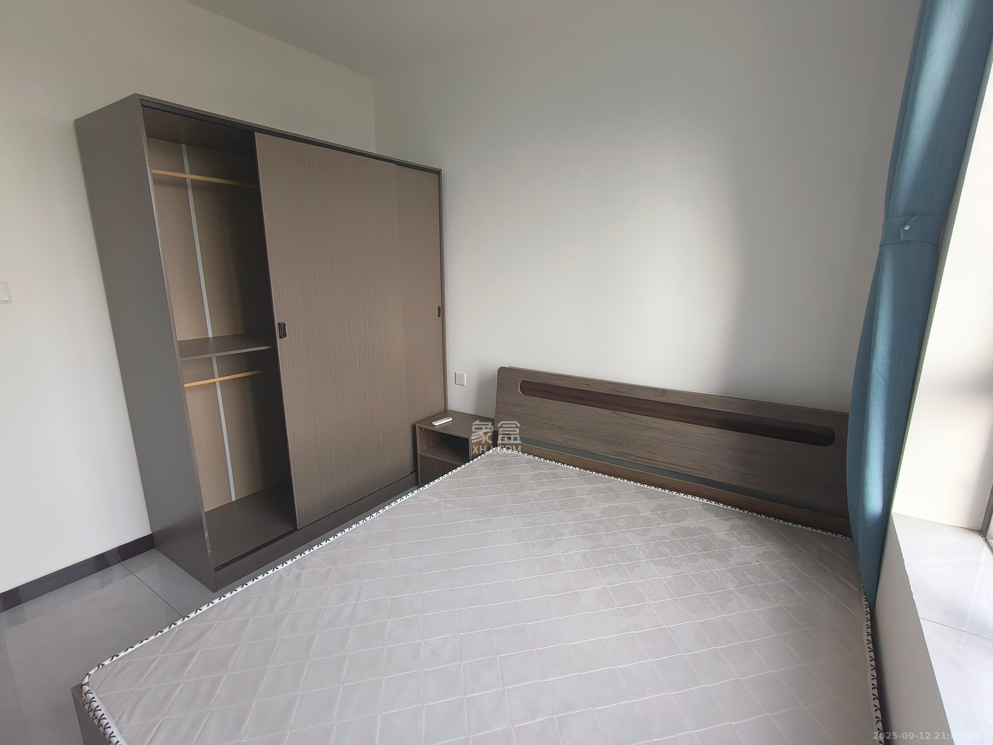 青竹湖曦园  3室2厅1卫    2000.0元/月室内图