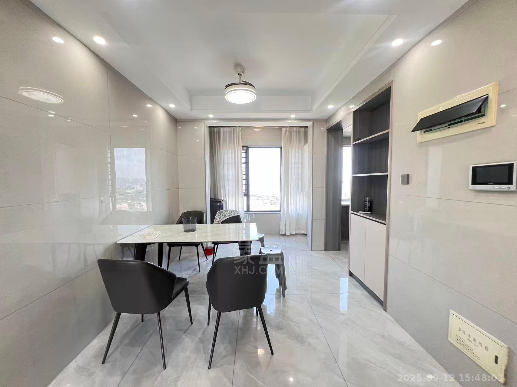 雅立天骄阁 4室2厅2卫 2600.0元/月 雅立天骄阁 4室2厅2卫 2600.0元/月室内图