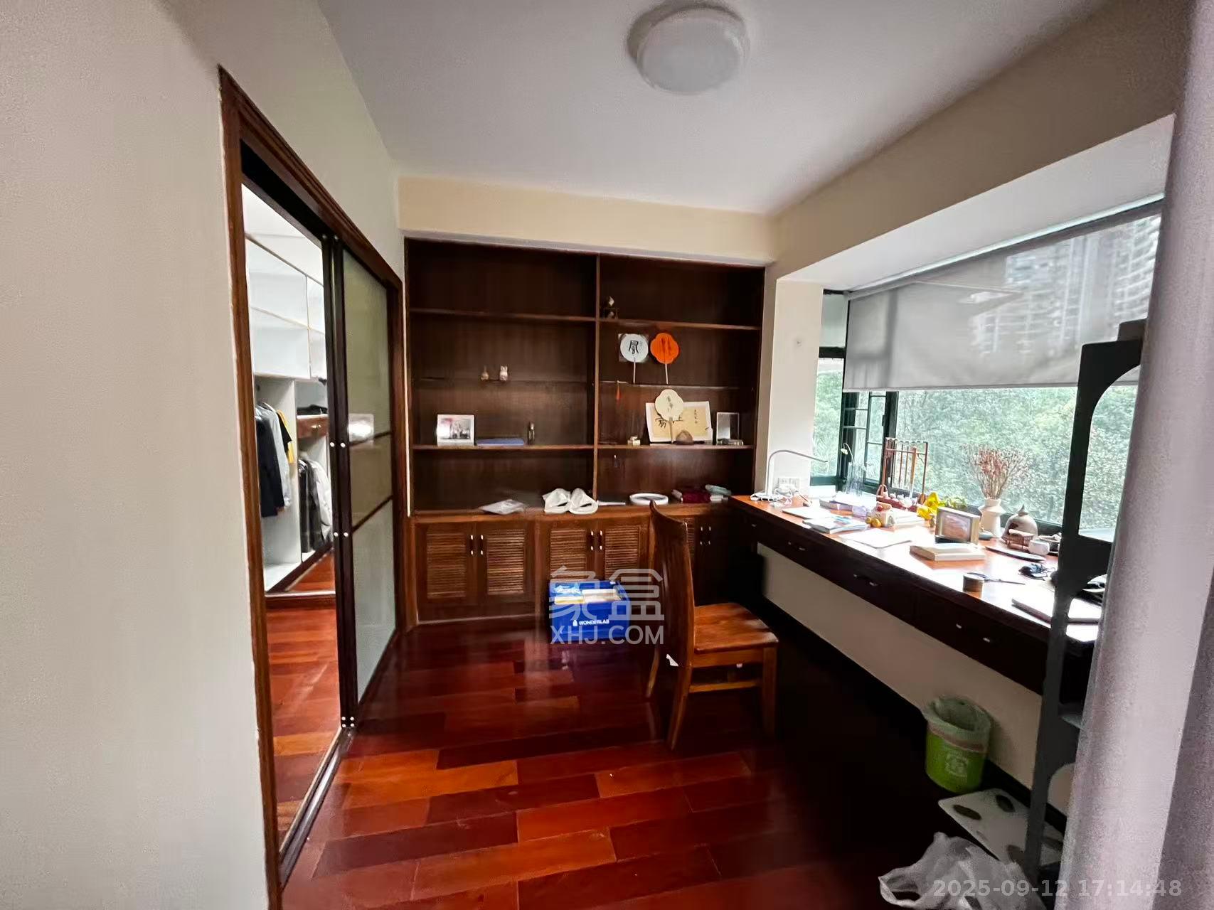 王府花园  4室2厅1卫    4300.0元/月 王府花园  4室2厅1卫    4300.0元/月室内图