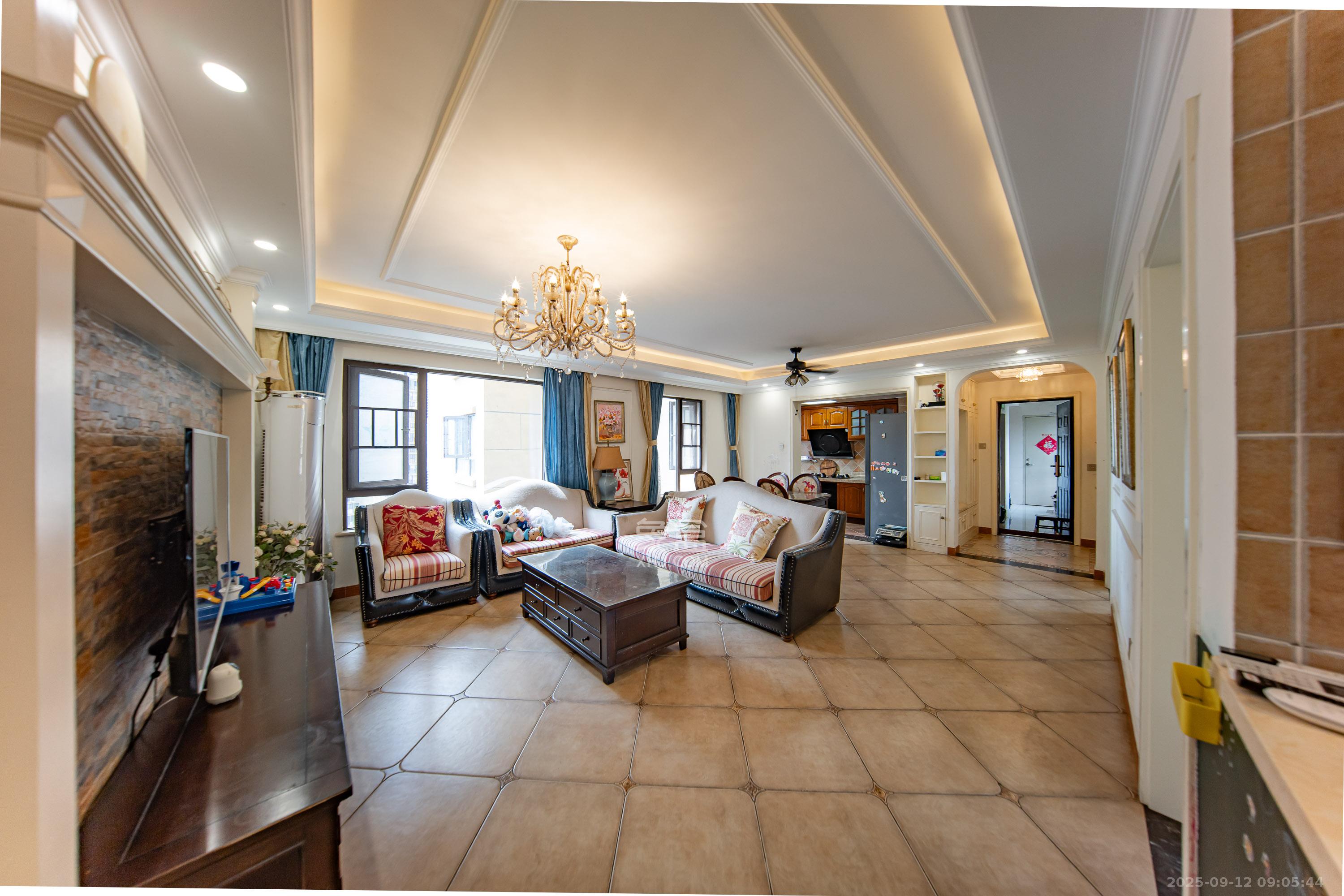 华润橡树湾 3室2厅2卫 95.98万 华润橡树湾 3室2厅2卫 95.98万客厅