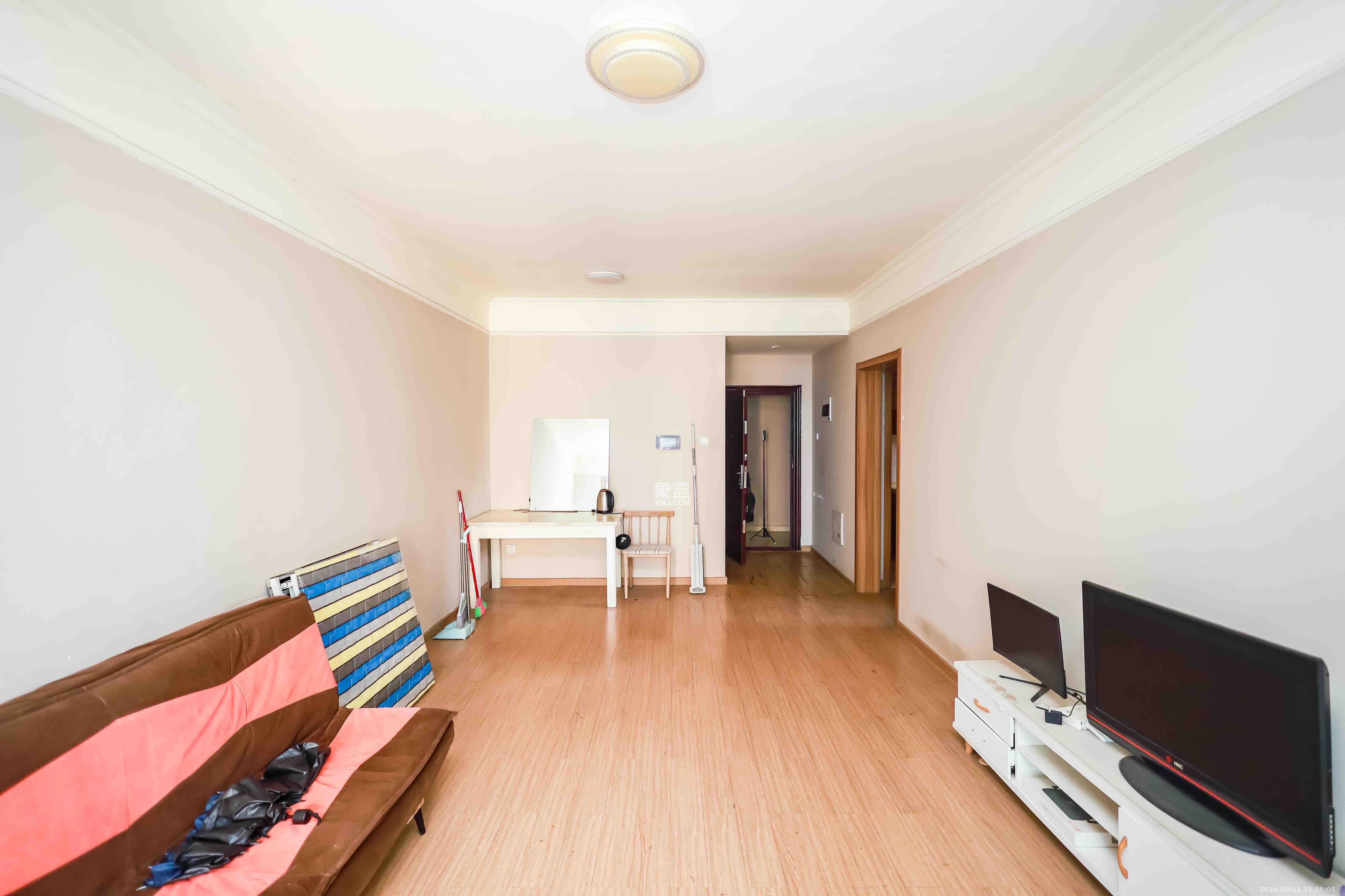 麓谷小镇  3室2厅1卫    2200.0元/月室内图